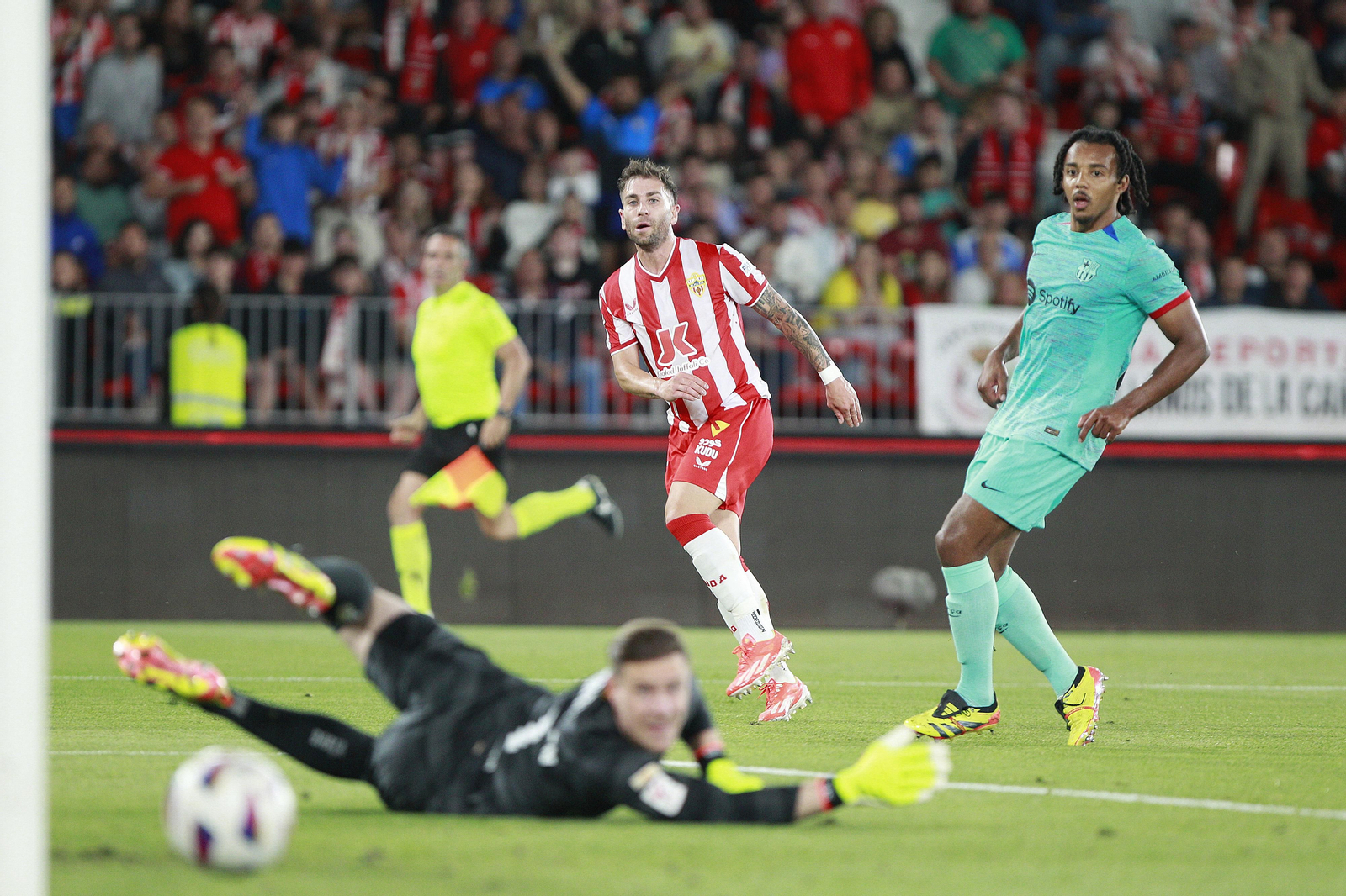 Las mejores imágenes del partido U.D. Almería-F.C. Barcelona