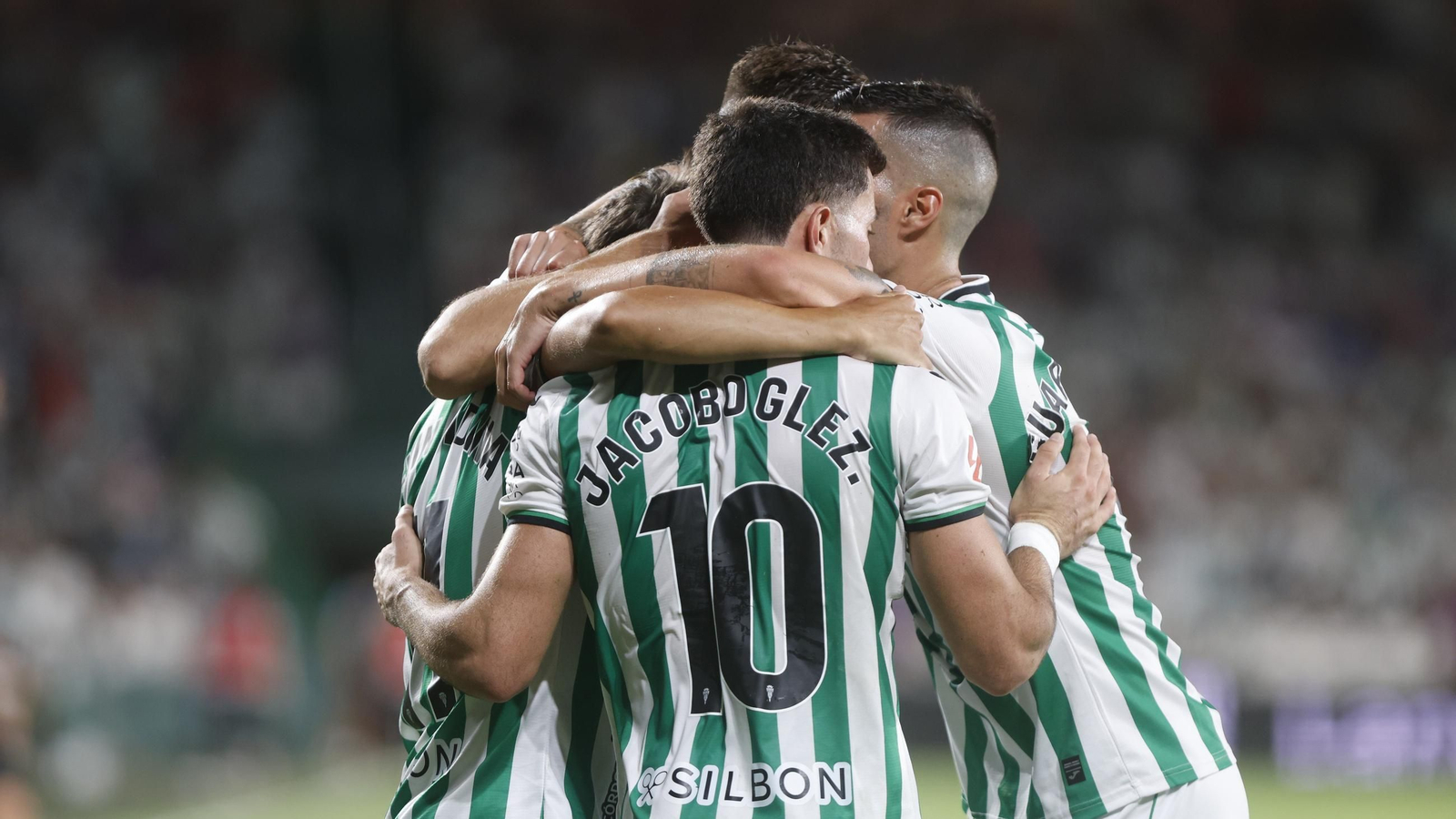Los jugadores del Córdoba CF celebran un gol en El Arcángel.