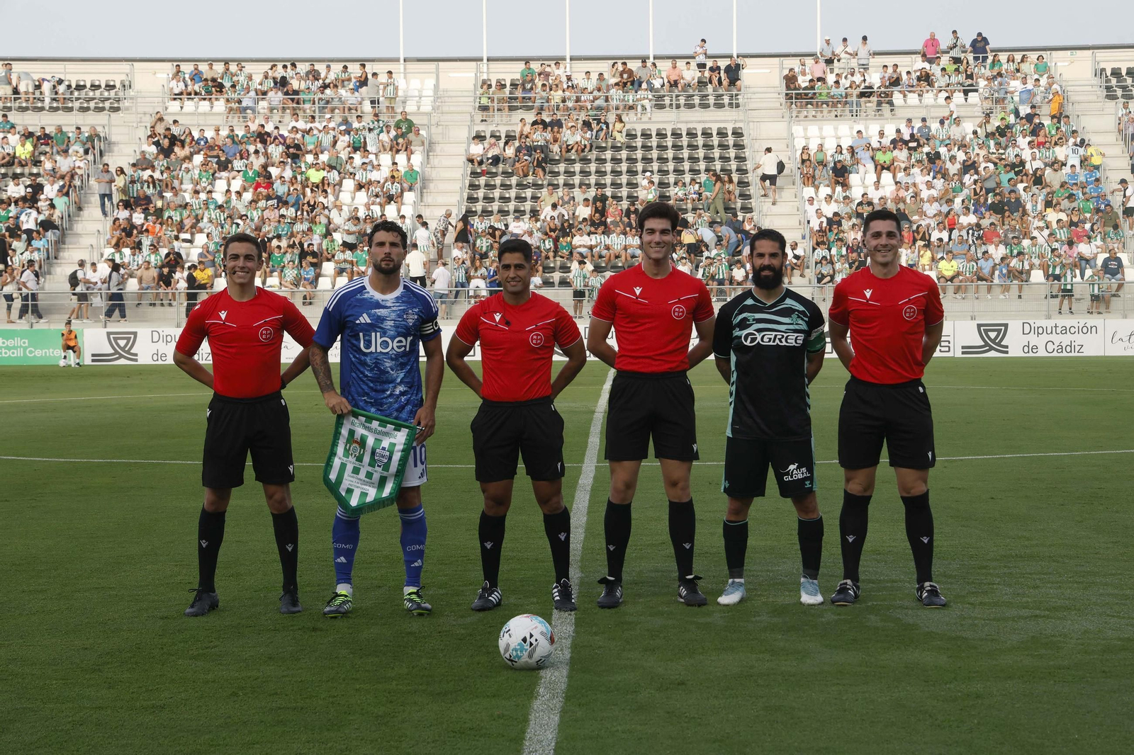 Las fotos del Betis-Como disputado en el Ciudad de La Línea (2-3)