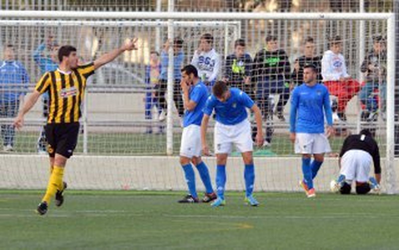 Mucho líder para empezar (0-2)