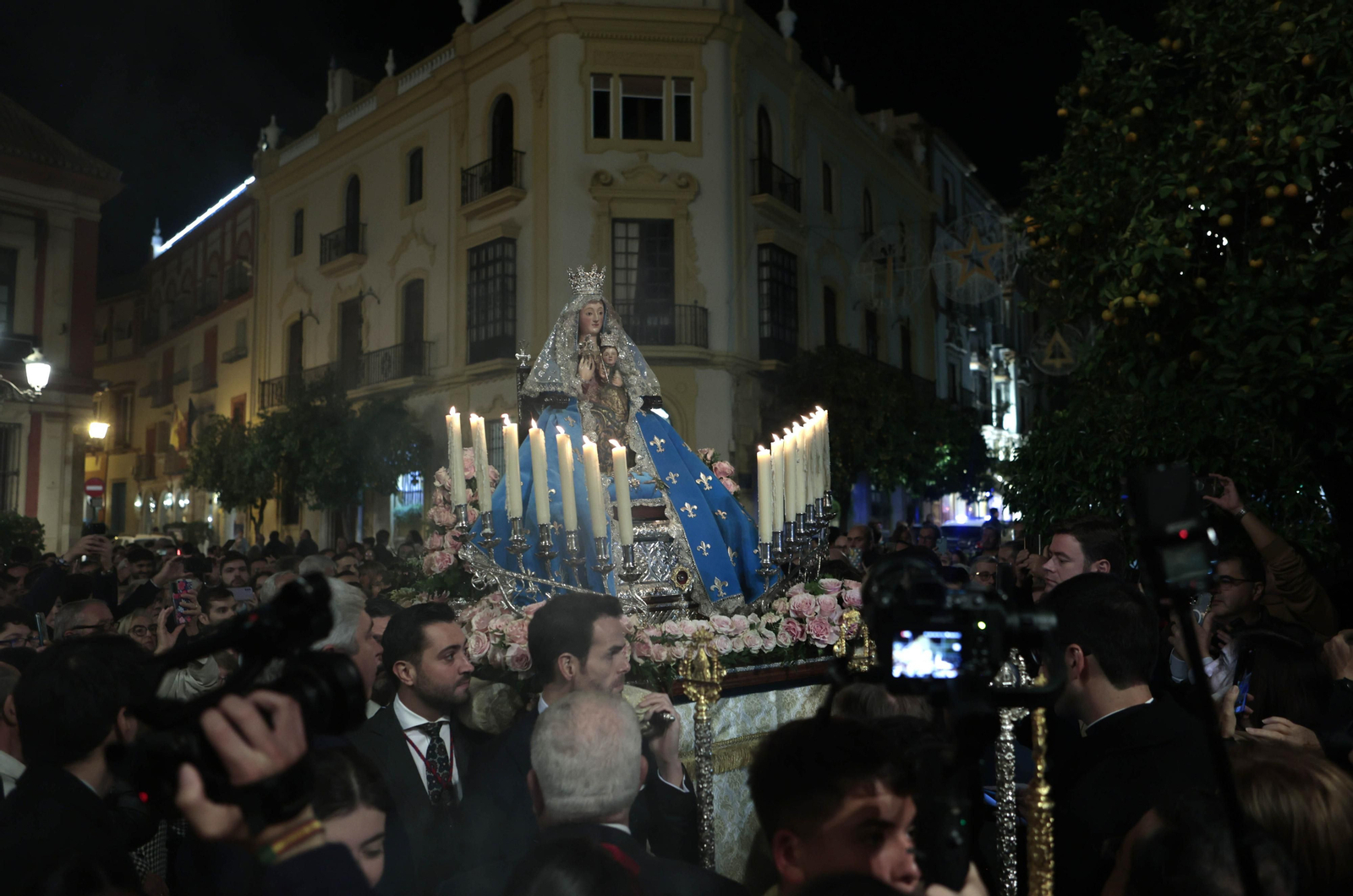 Las imágenes del traslado de la Virgen de Valme a la Catedral
