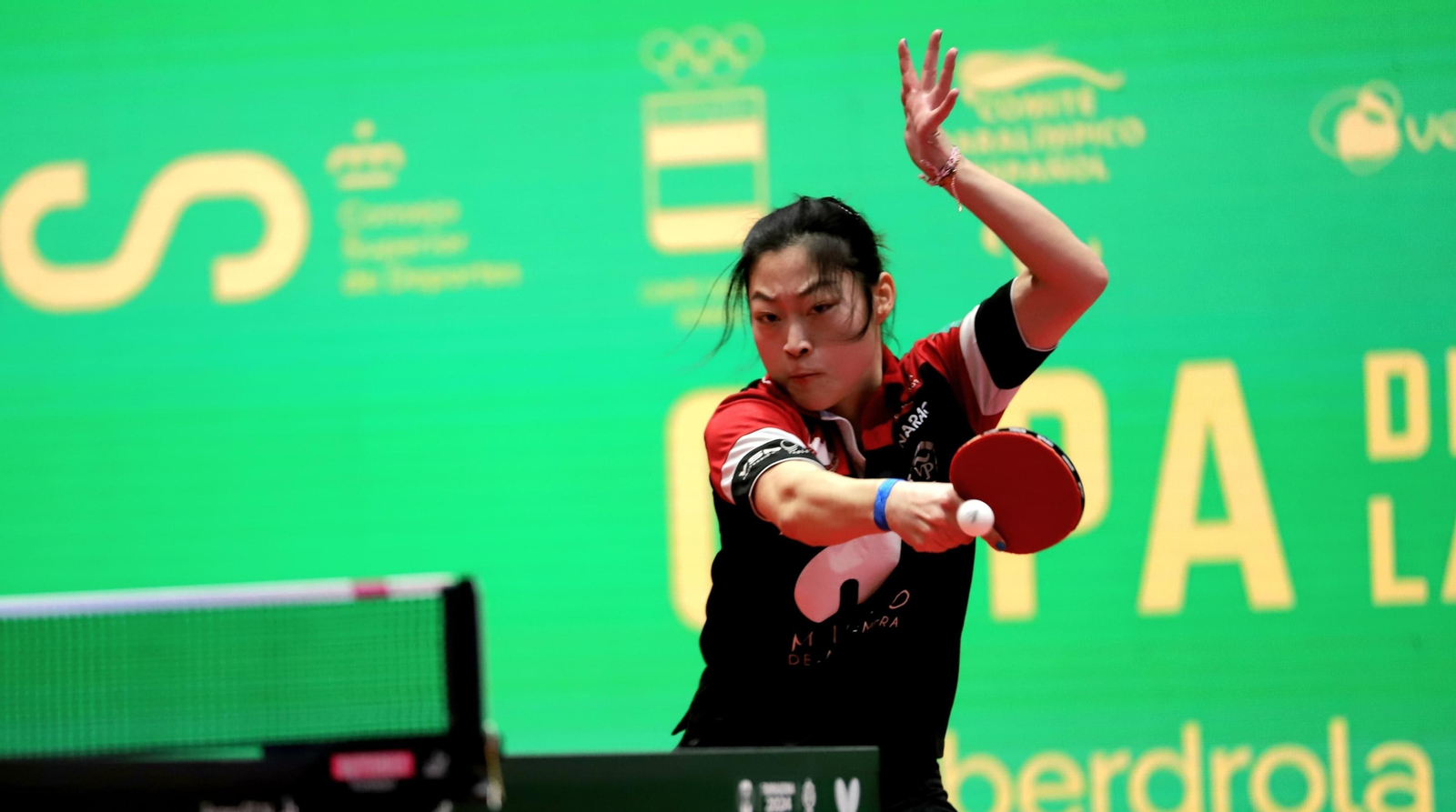 Jiaqi Meng devuelve la bola en uno de sus partidos en la final de la Copa de la Reina.
