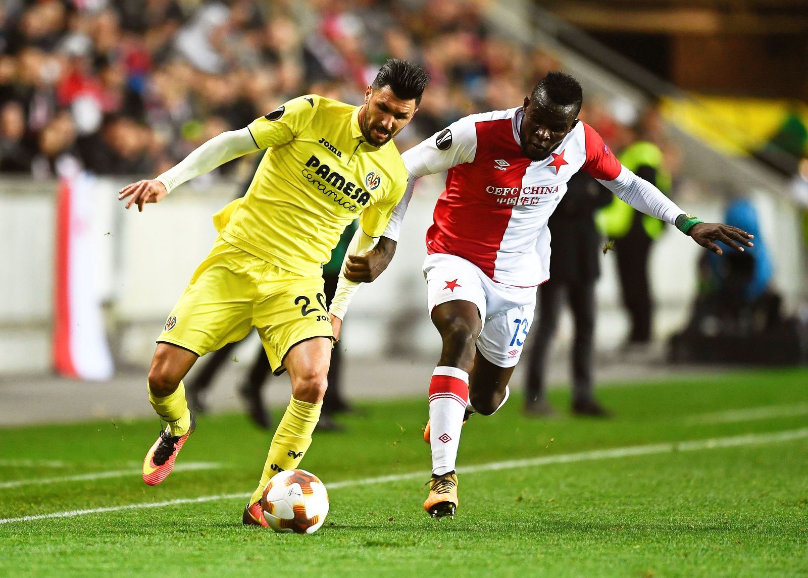 Un lance del partido del Villarreal con el Slavia