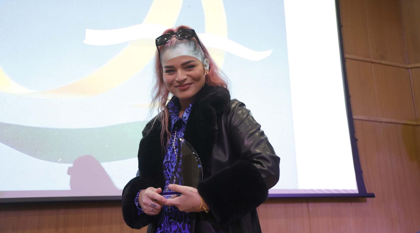 Fotos de la entrega de los premios del Ateneo de Algeciras a María Quiros y Tatiana Delalvz