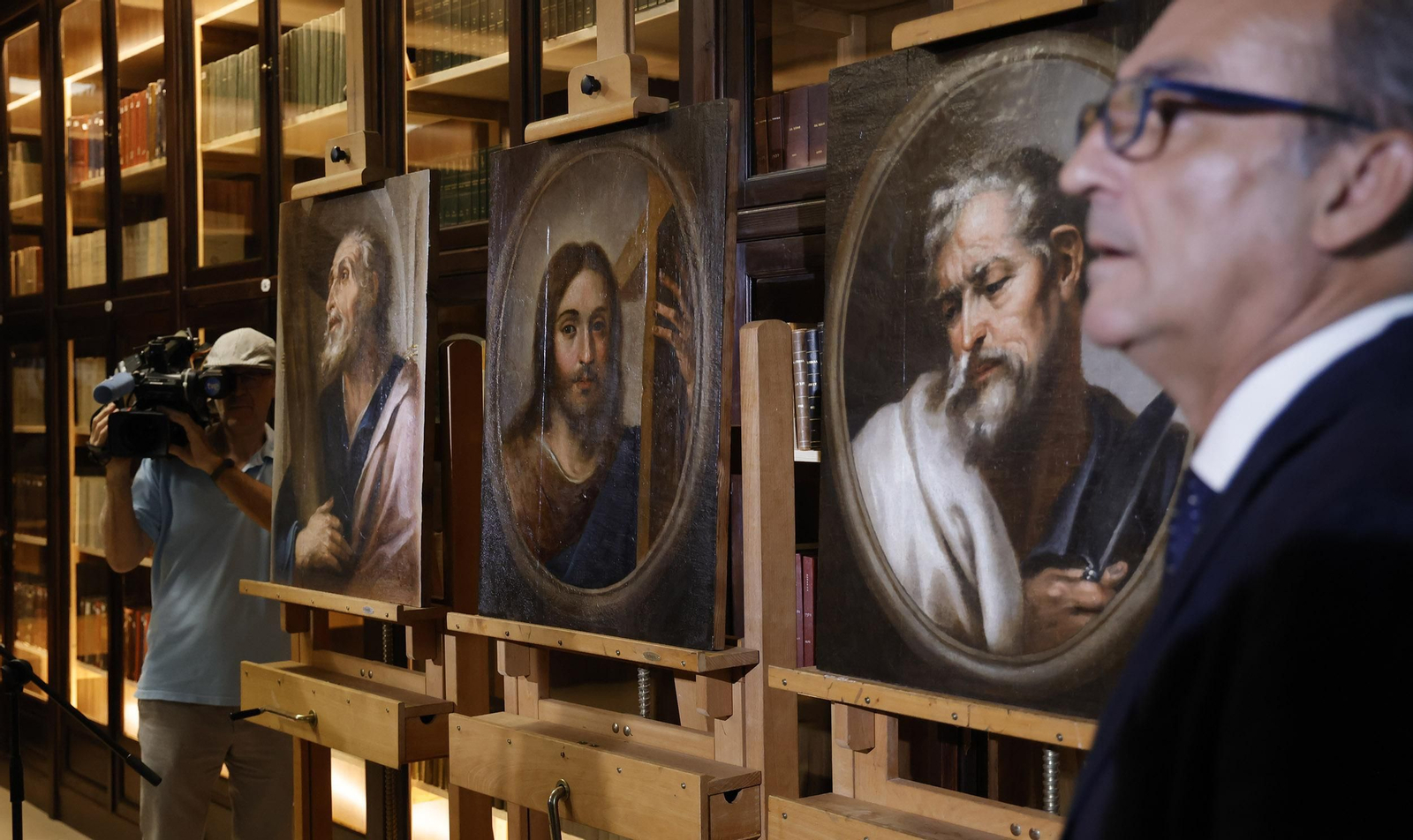 El IAPH finaliza la restauración de tres tablas pictóricas de la Universidad Loyola de finales del siglo XVII.