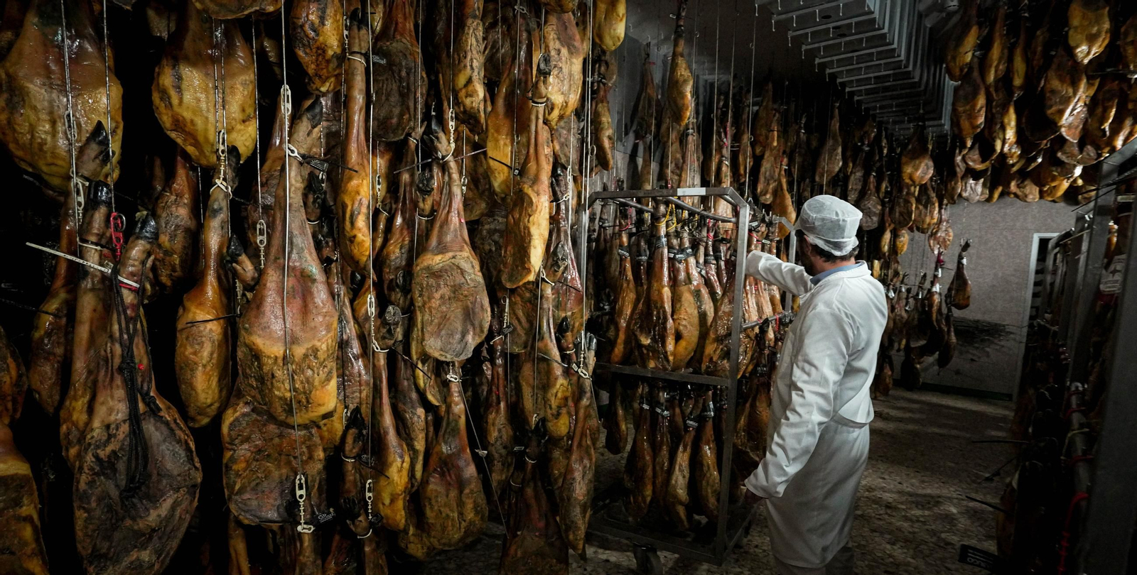 Del campo a la mesa, así son los jamones de Montesierra que vende Mercadona