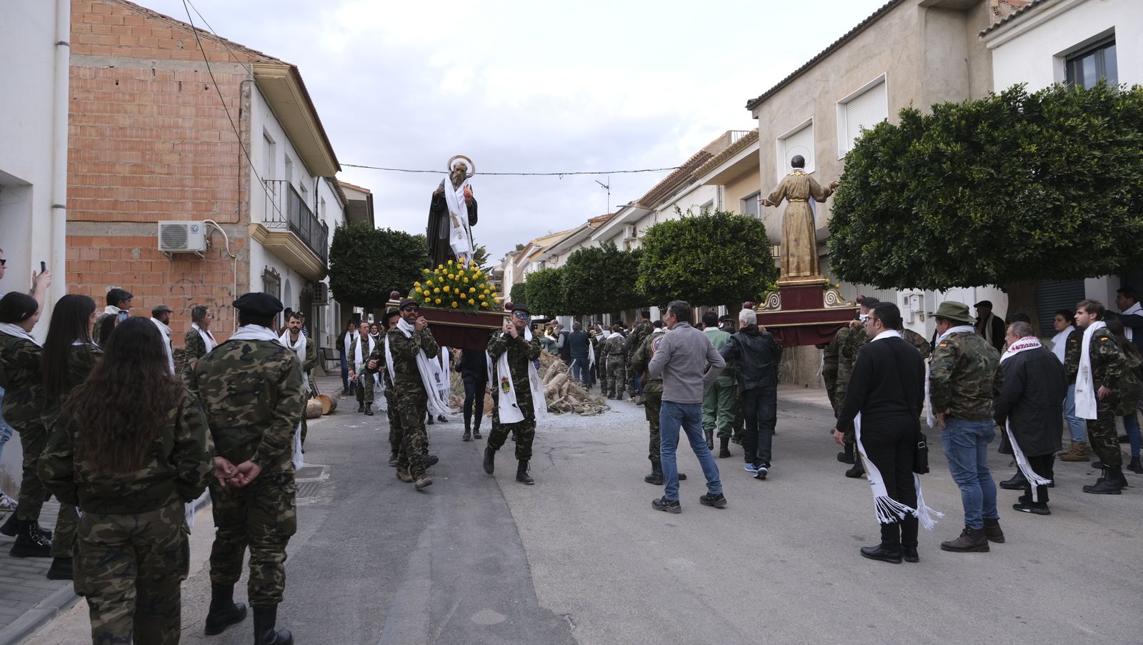 Imágenes de la procesión y carretillas de Cantoria