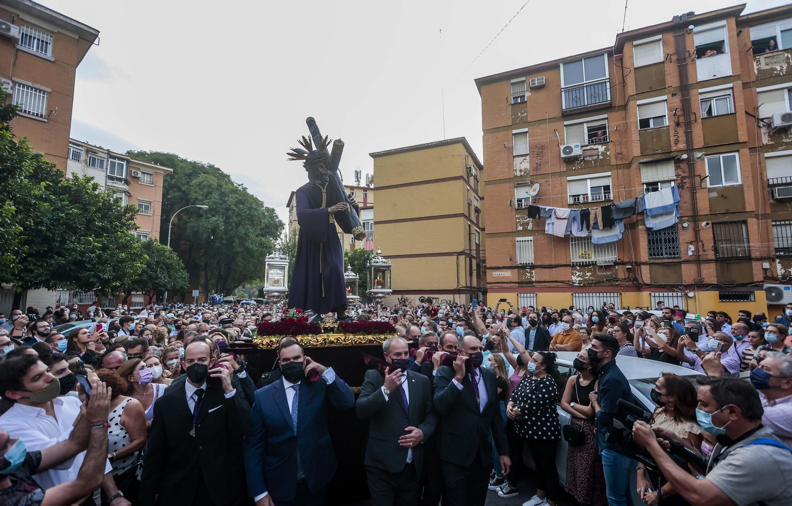 El Gran Poder en Tres Barrios en Santa Misión