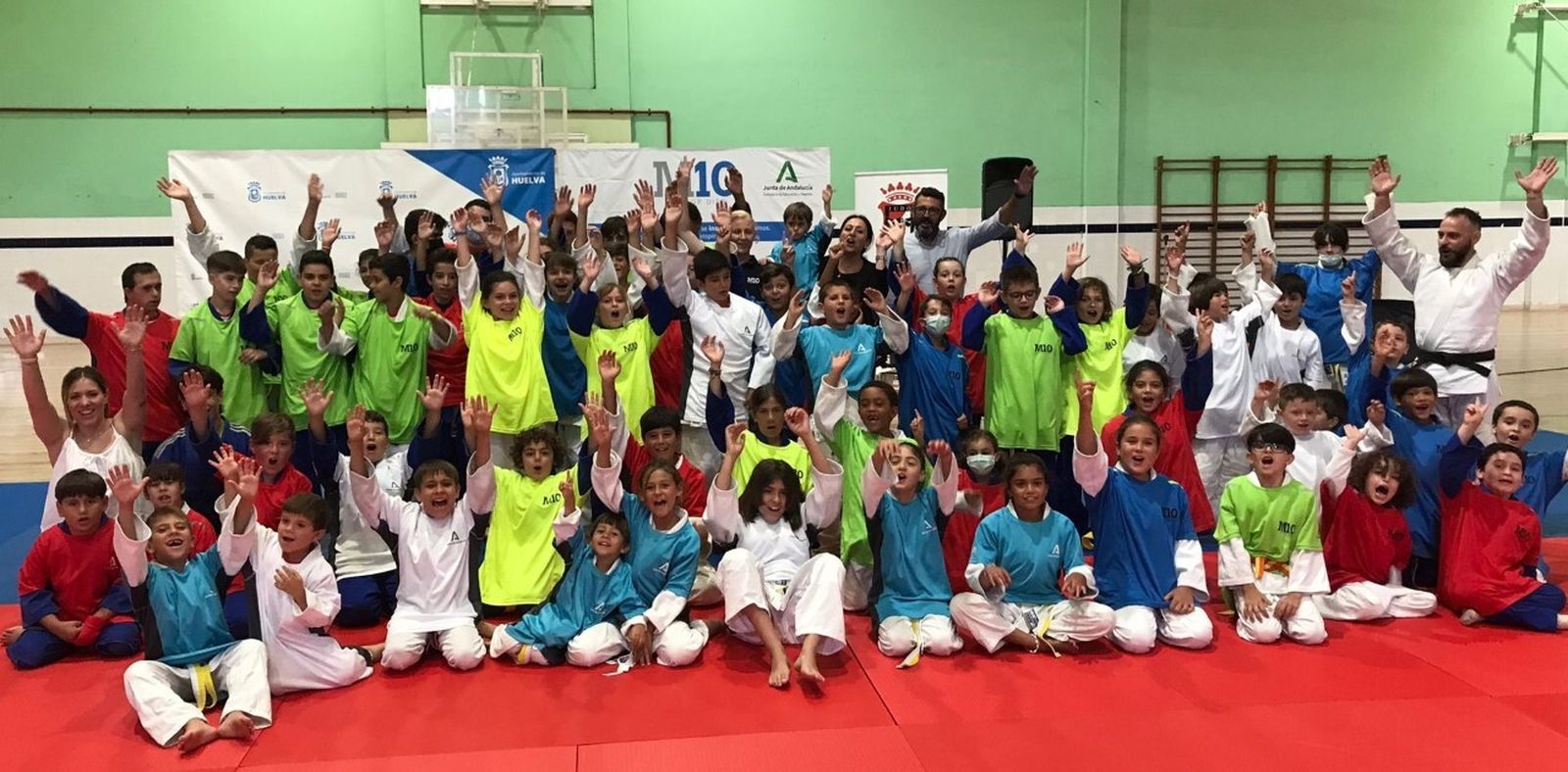 Participantes en una jornada del programa Mentor 10 llevada a cabo en junio por el club.