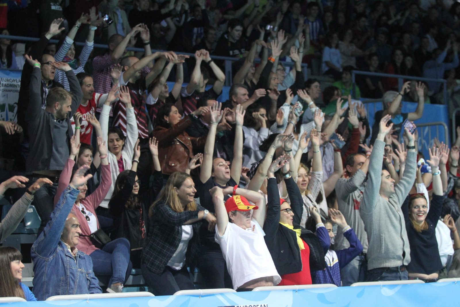Las gradas del pabellón Carolina Marín se llenaron para ver ganar el oro a la onubense.