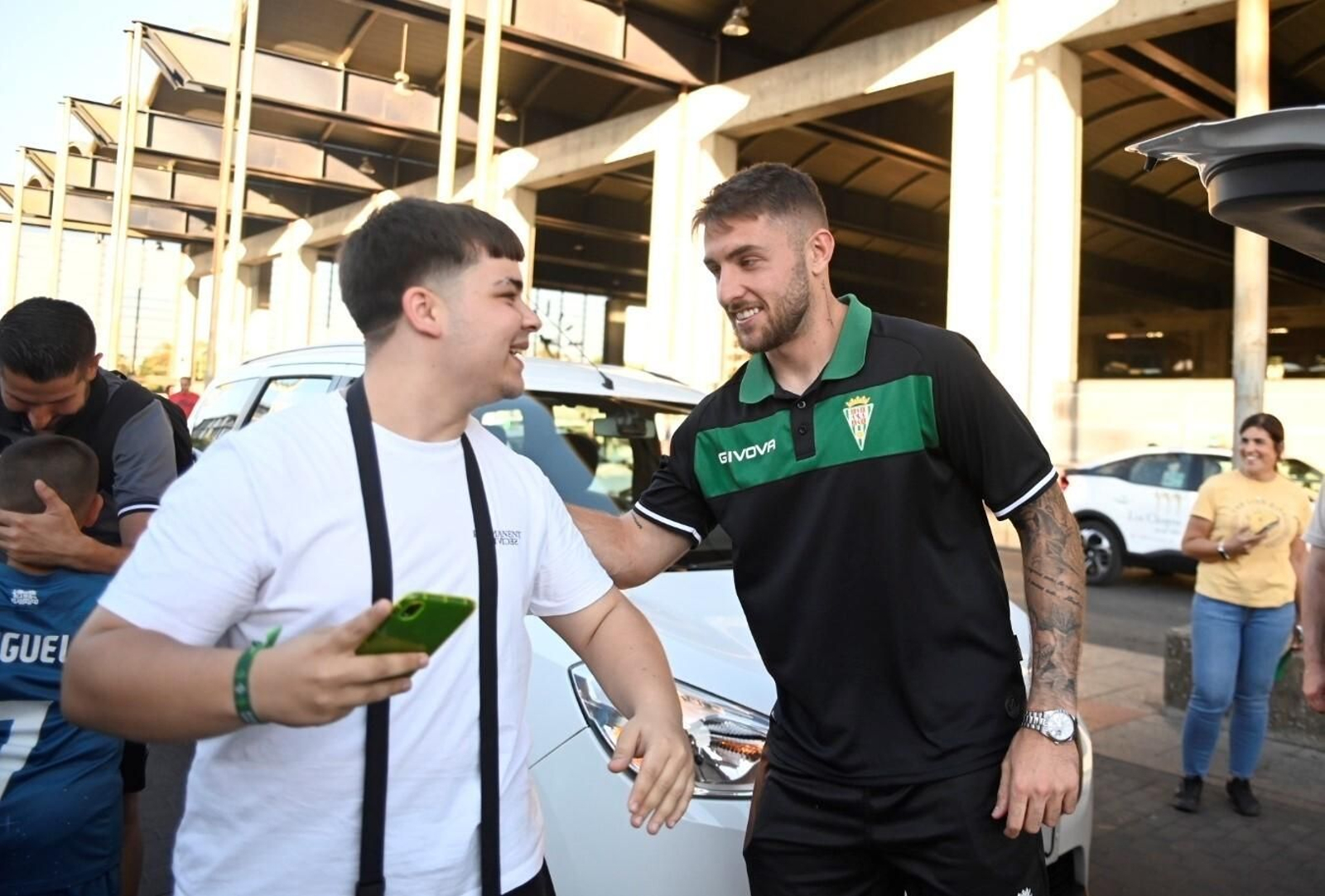 Las mejores fotos del recibimiento al Córdoba CF tras su partido en Barcelona