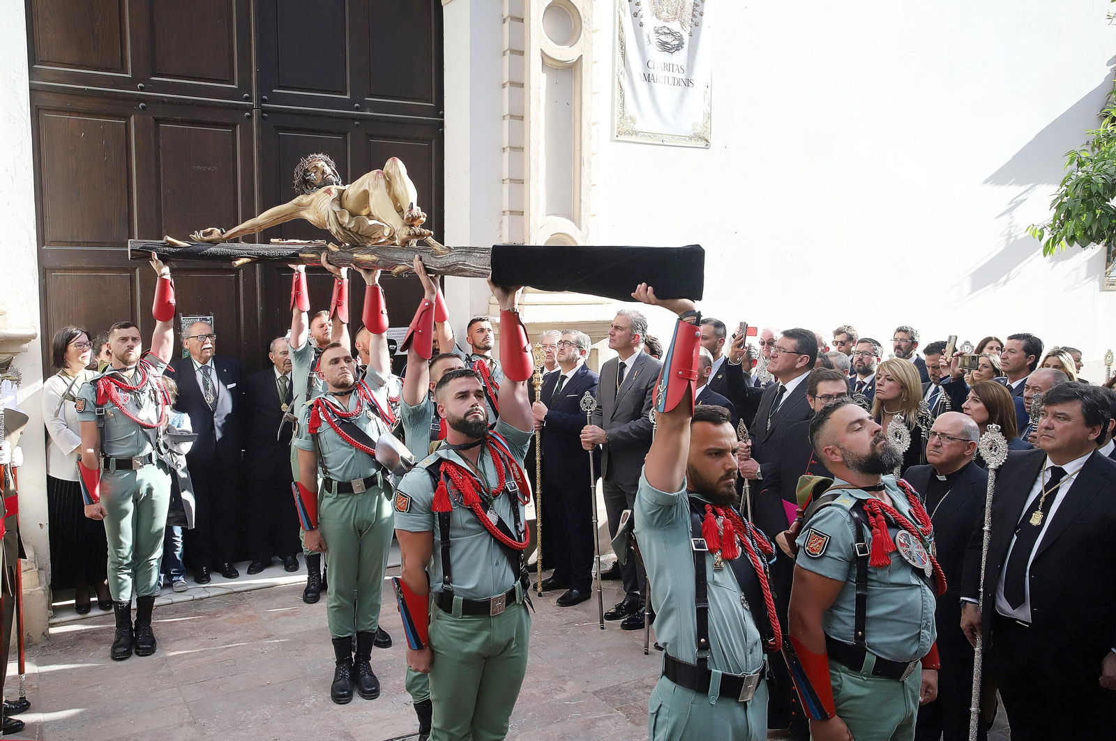 Sábado de Pasión: Imágenes de La Legión con el Cristo de la Vera+Cruz