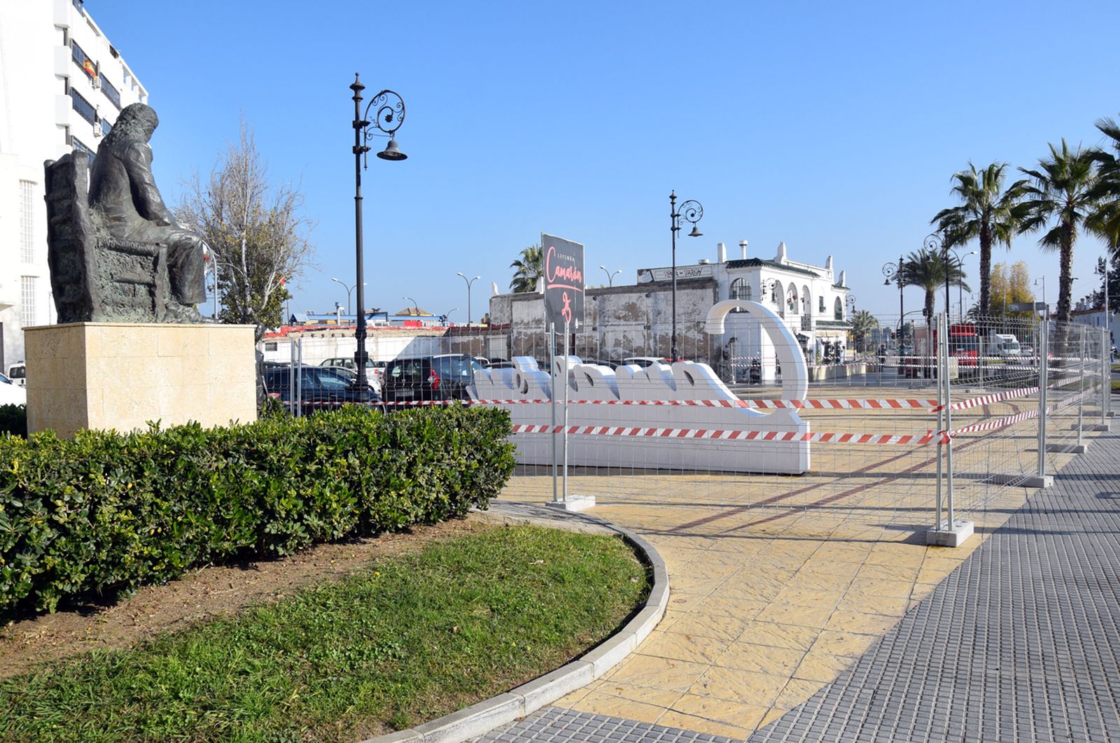 Vallas colocadas en el espacio en el que se levantará el Museo dedicado a Camarón