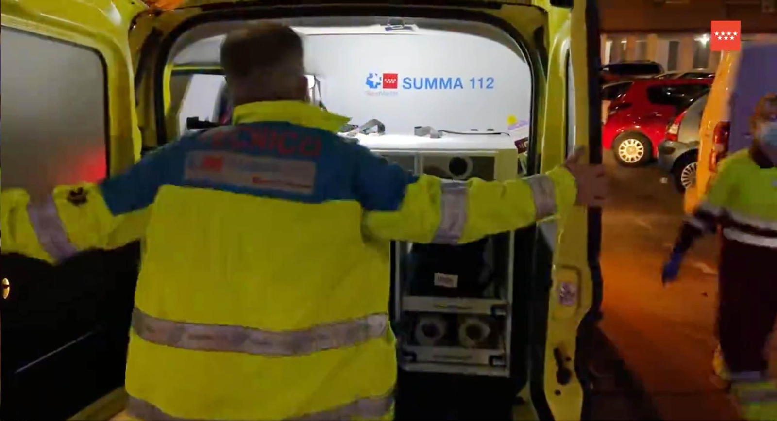 Sanitarios de la Comunidad de Madrid, en el lugar del suceso en Móstoles.