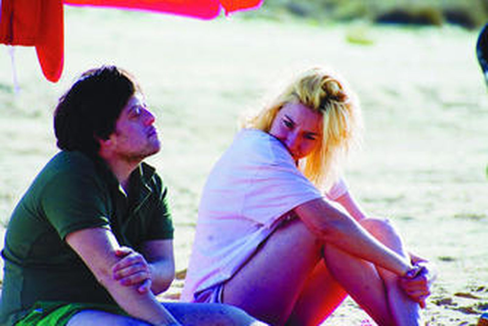 Una escena de 'Yo también' entre Lola Dueñas y Pablo Pineda.