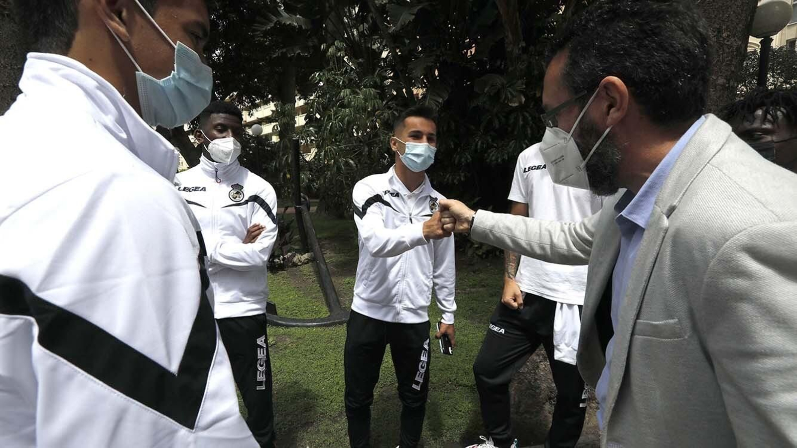 Las fotos de la recepción del Ayuntamiento de la Línea a la Balona  por su ascenso a Primera RFEF