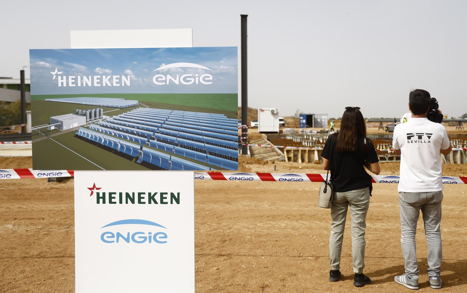Inicio de obras de la planta termosolar de Heineken, en imágenes