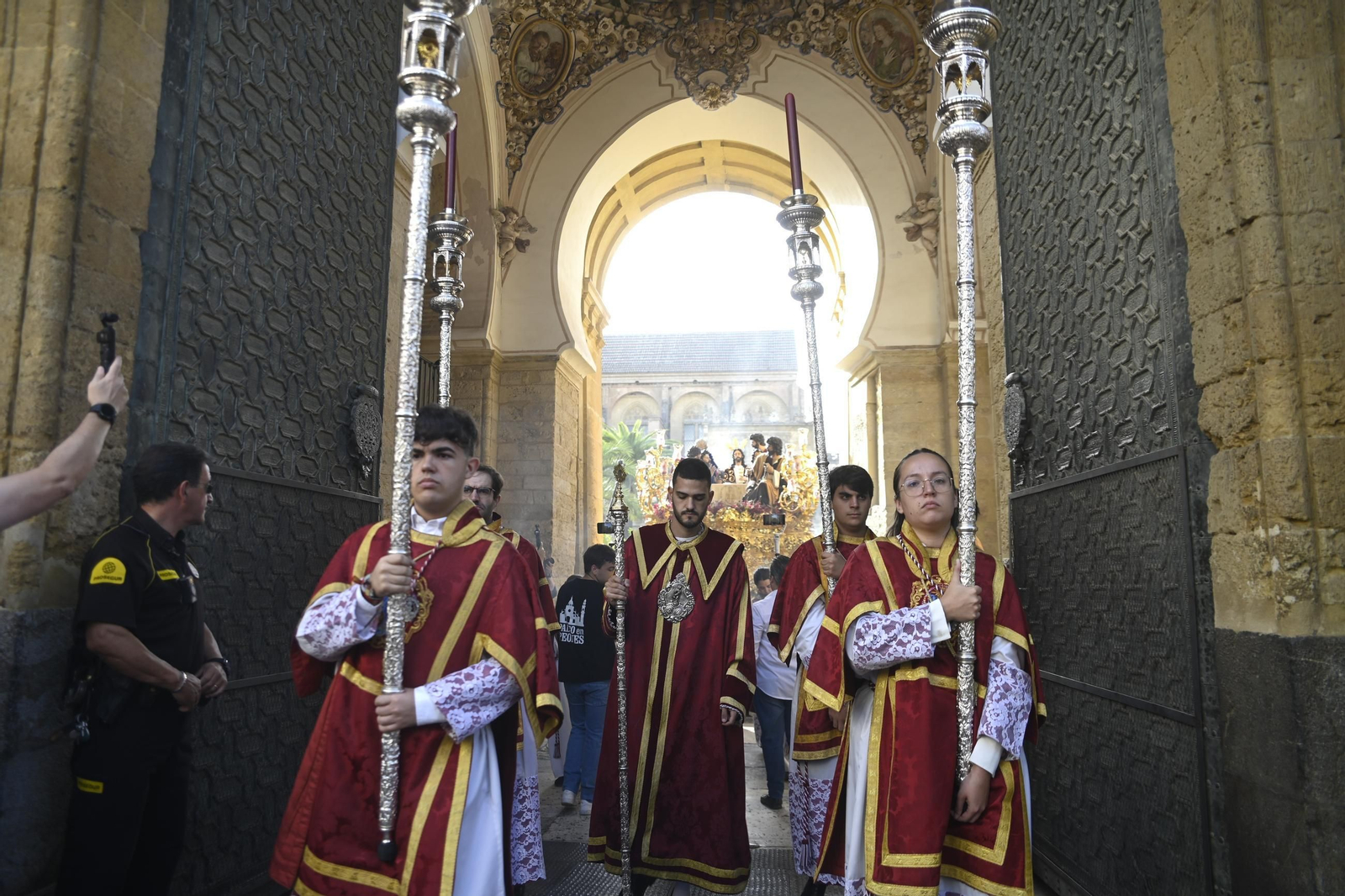 Traslado de la Sagrada Cena a su templo tras el Magno Vía Crucis