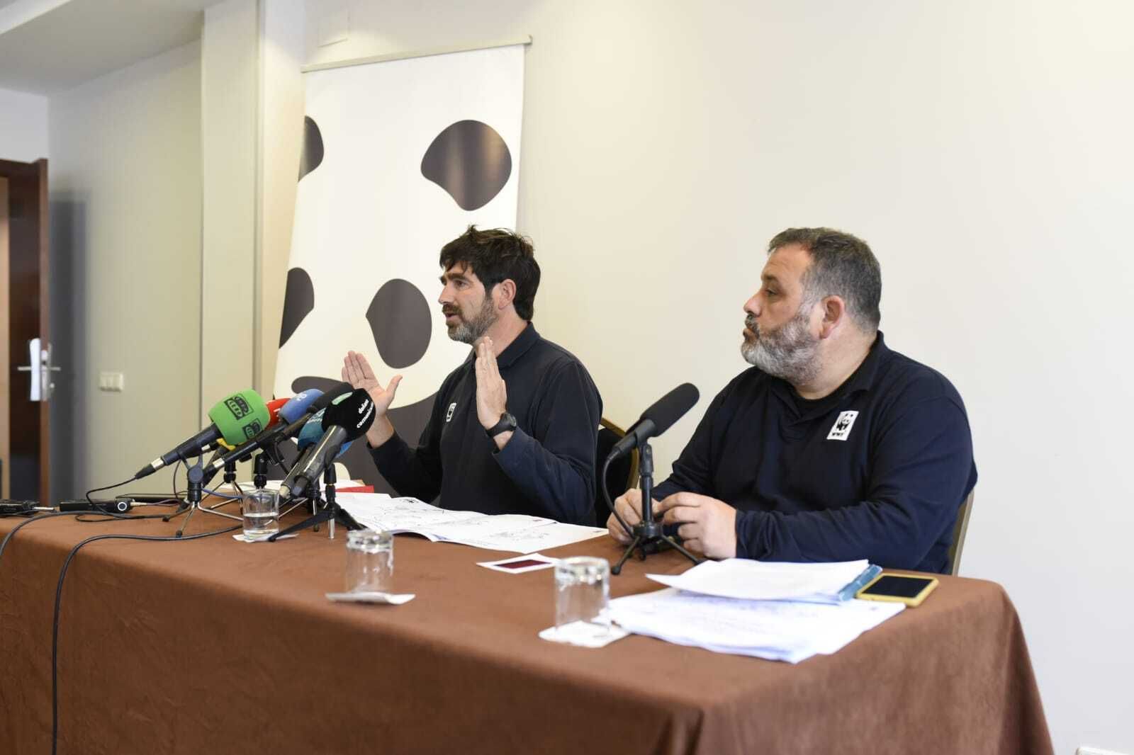 El coordinador de Proyectos de Agua y Agricultura de WWF, Felipe Fuentelsaz (i) y  el coordinador de la Oficina para Doñana, Juan José Carmona.