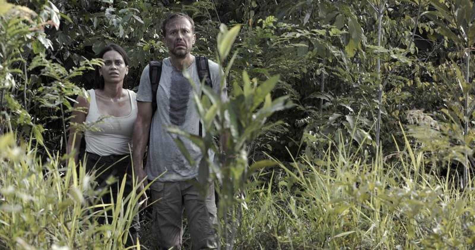 Clairce Alves y Carlos Urrutia en una imagen de 'Urubú'.