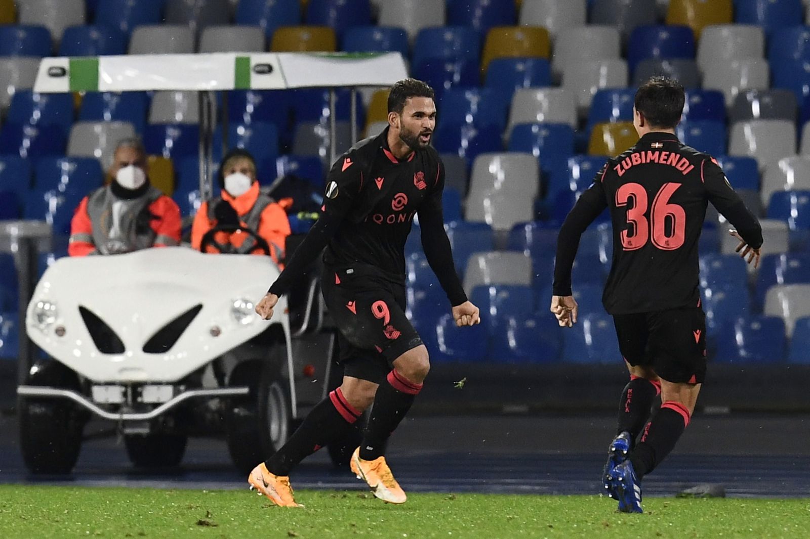 Willian Jose celebra con Zubimendi su importantísimo gol.