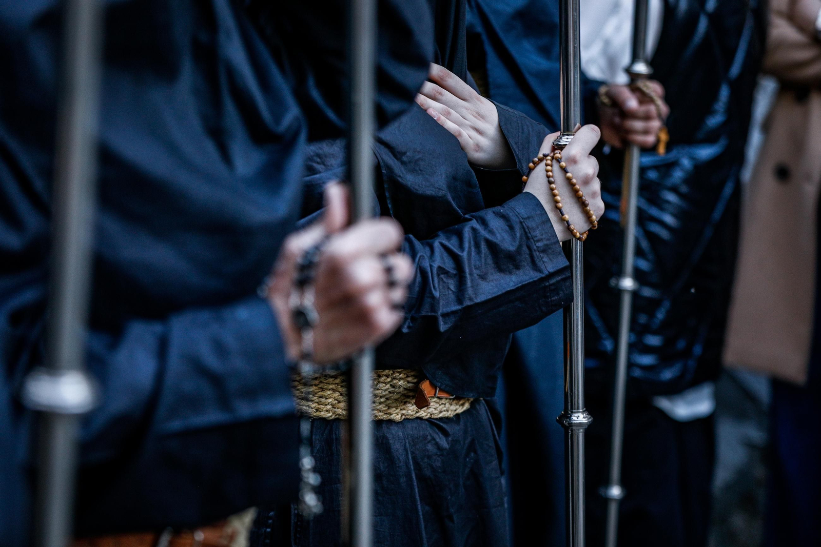 Imágenes de la salida de Santo Entierro en la Semana Santa de San Fernando 2025