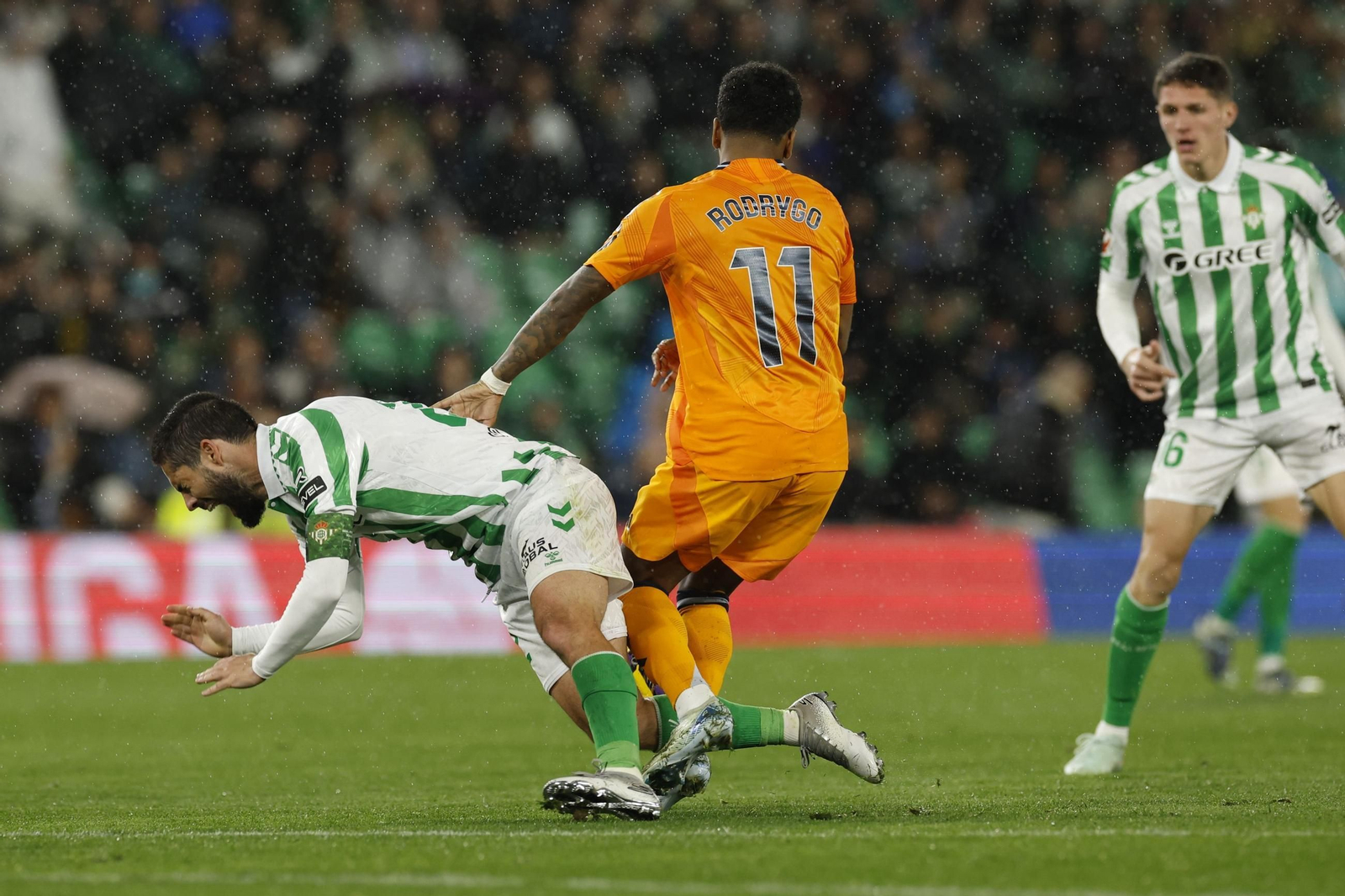 Recital de Isco para ganar a Brahim en el Betis-Madrid con dos goles malagueños