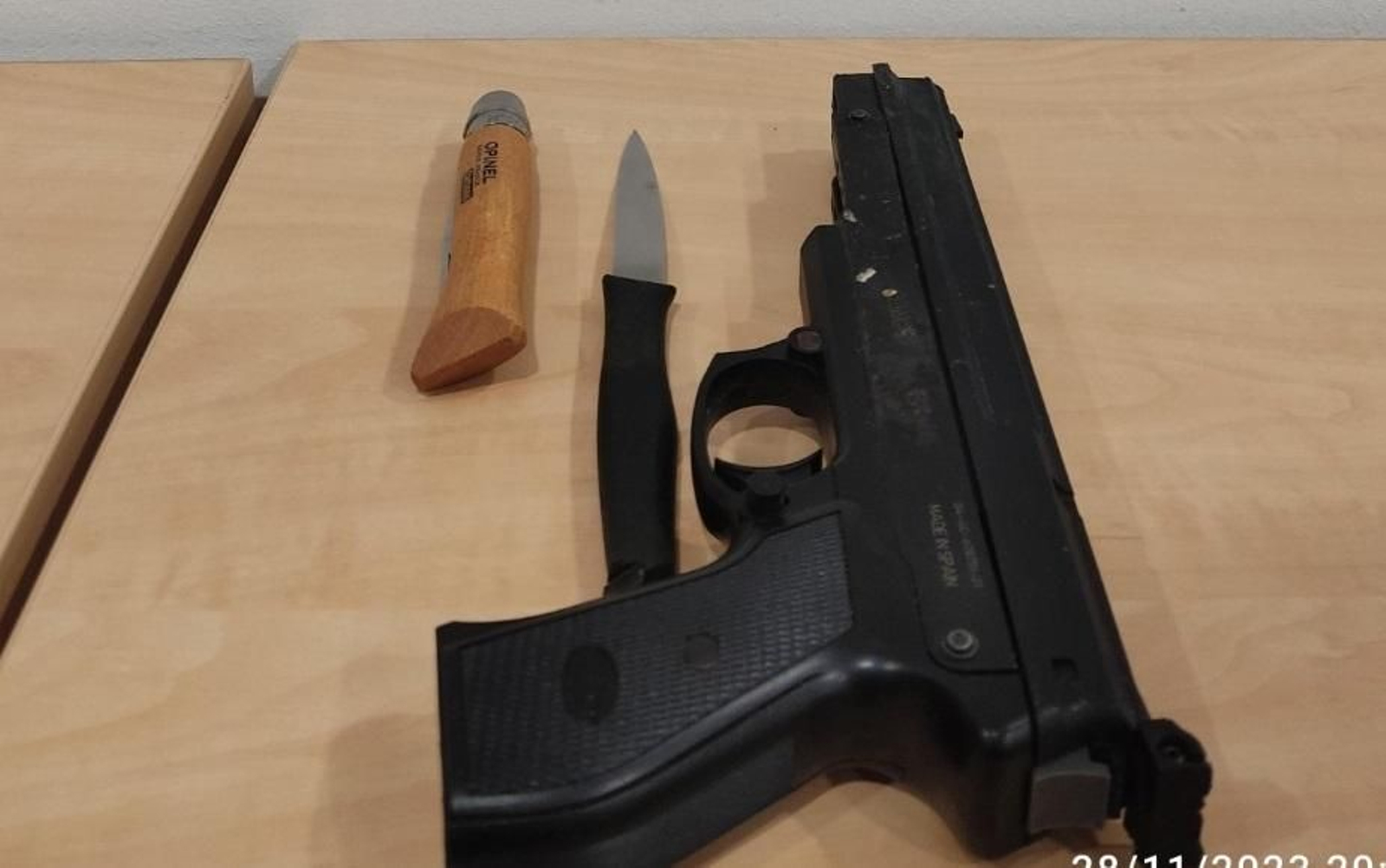 Armas localizadas en el cacheo.