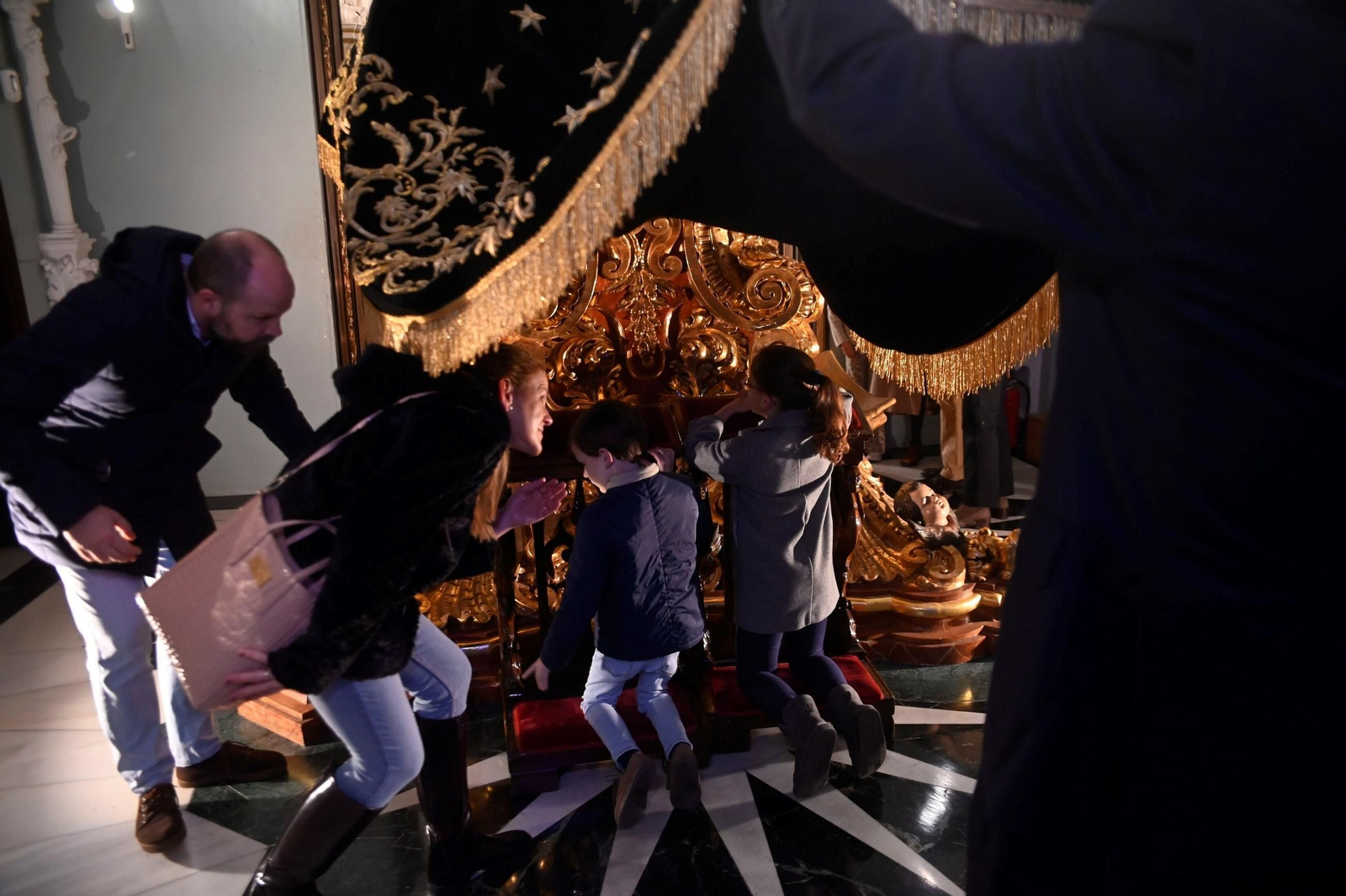 Las mejores fotos de la presentación de los niños a la Virgen de los Dolores de Córdoba