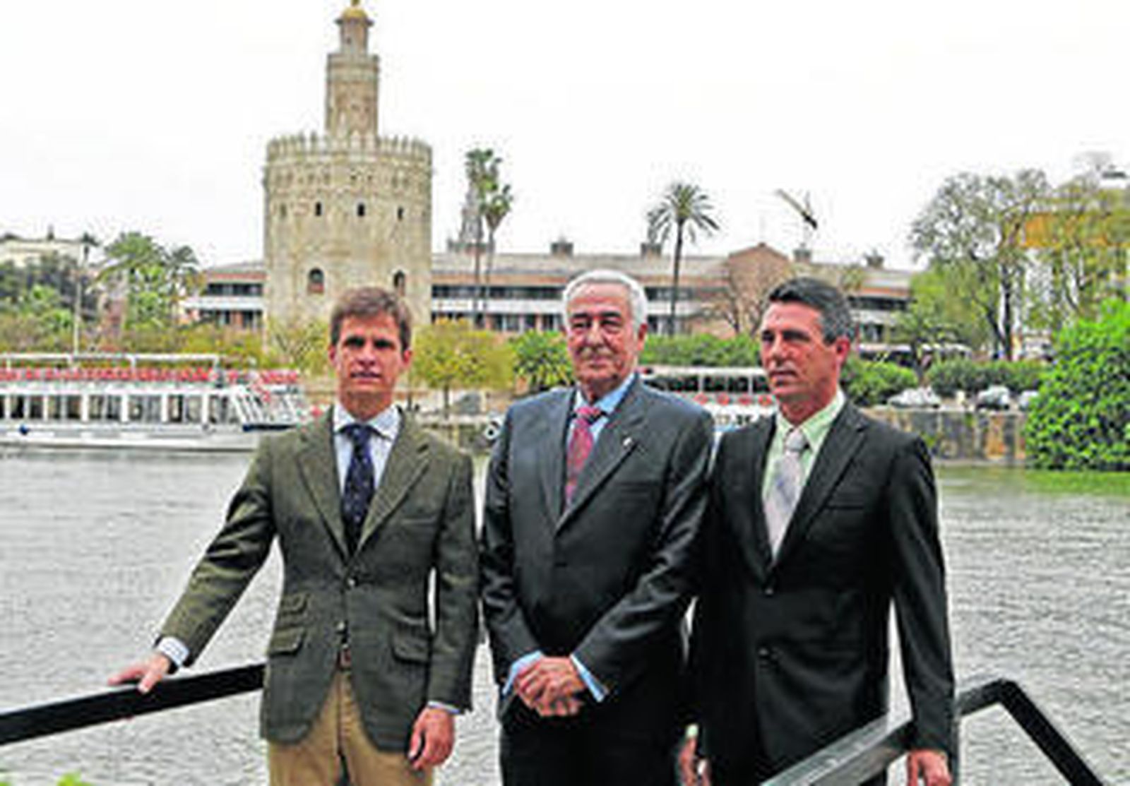 El Juli, Ramón Vila y Pablo Delgado, antes del trofeo.