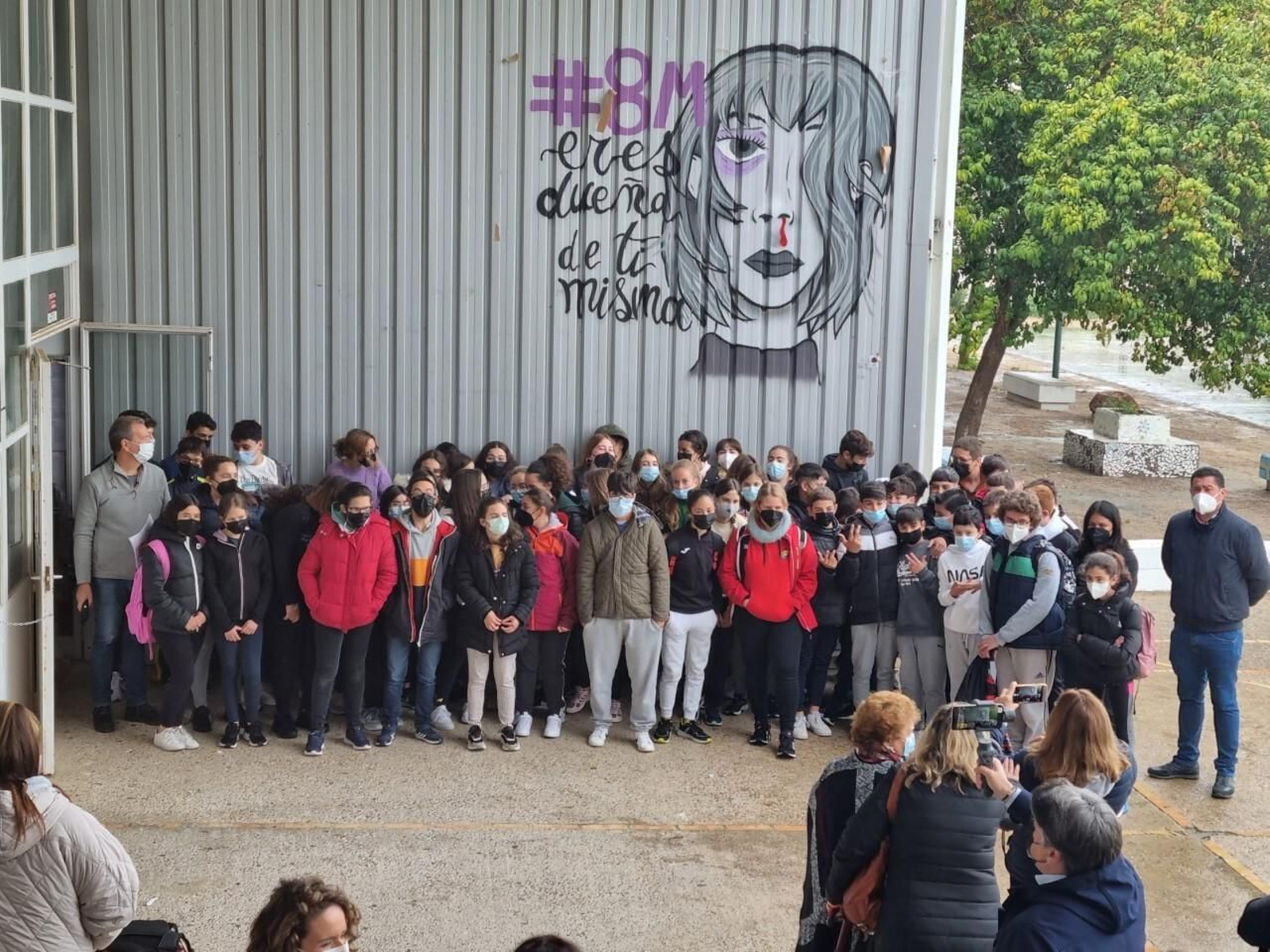 Los alumnos del IES La Campiña, durante el acto por el Día Internacional de la Mujer.