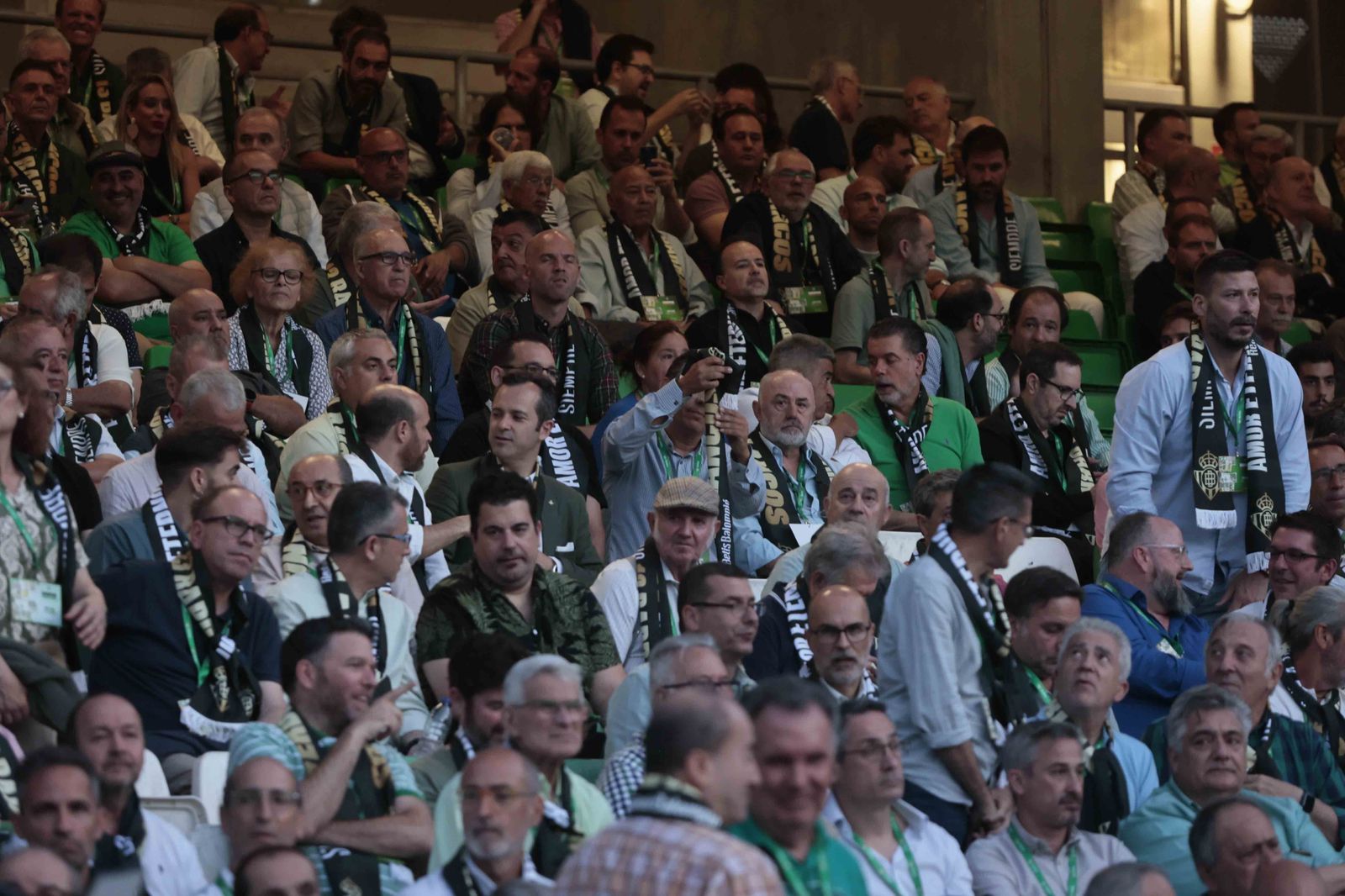 Búscate en el acto Siempre Verdiblancos