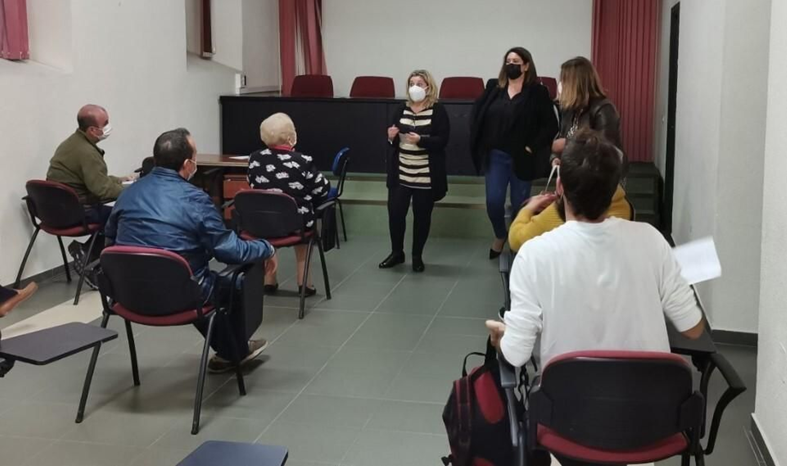 Reunión con los afectados por el cierre de Dentix. Reunión con los afectados por el cierre de Dentix.