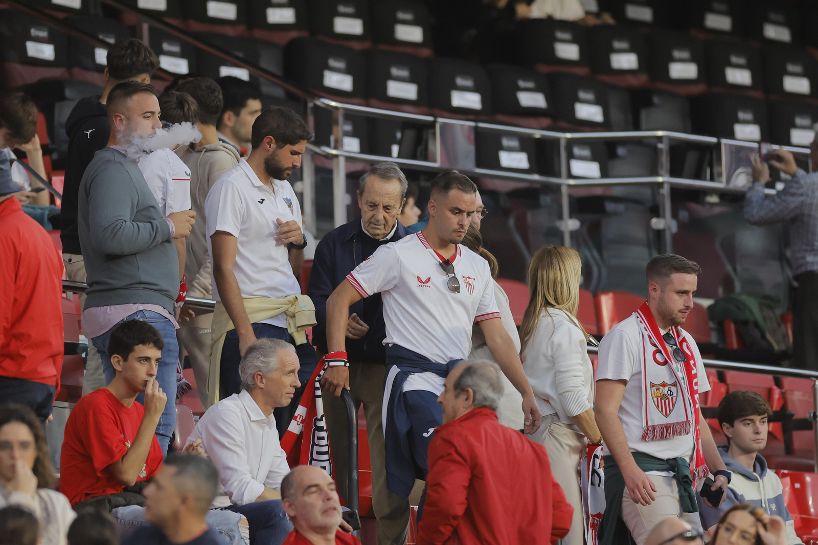 Búscate en las fotos del Sevilla-Betis