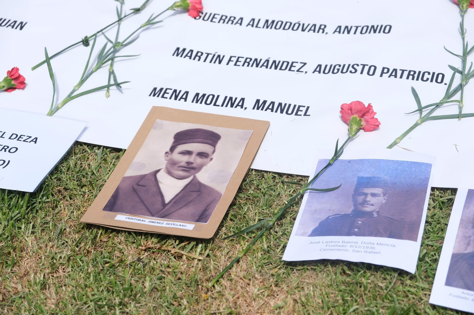 El homenaje a las víctimas del franquismo en Córdoba, en imágenes