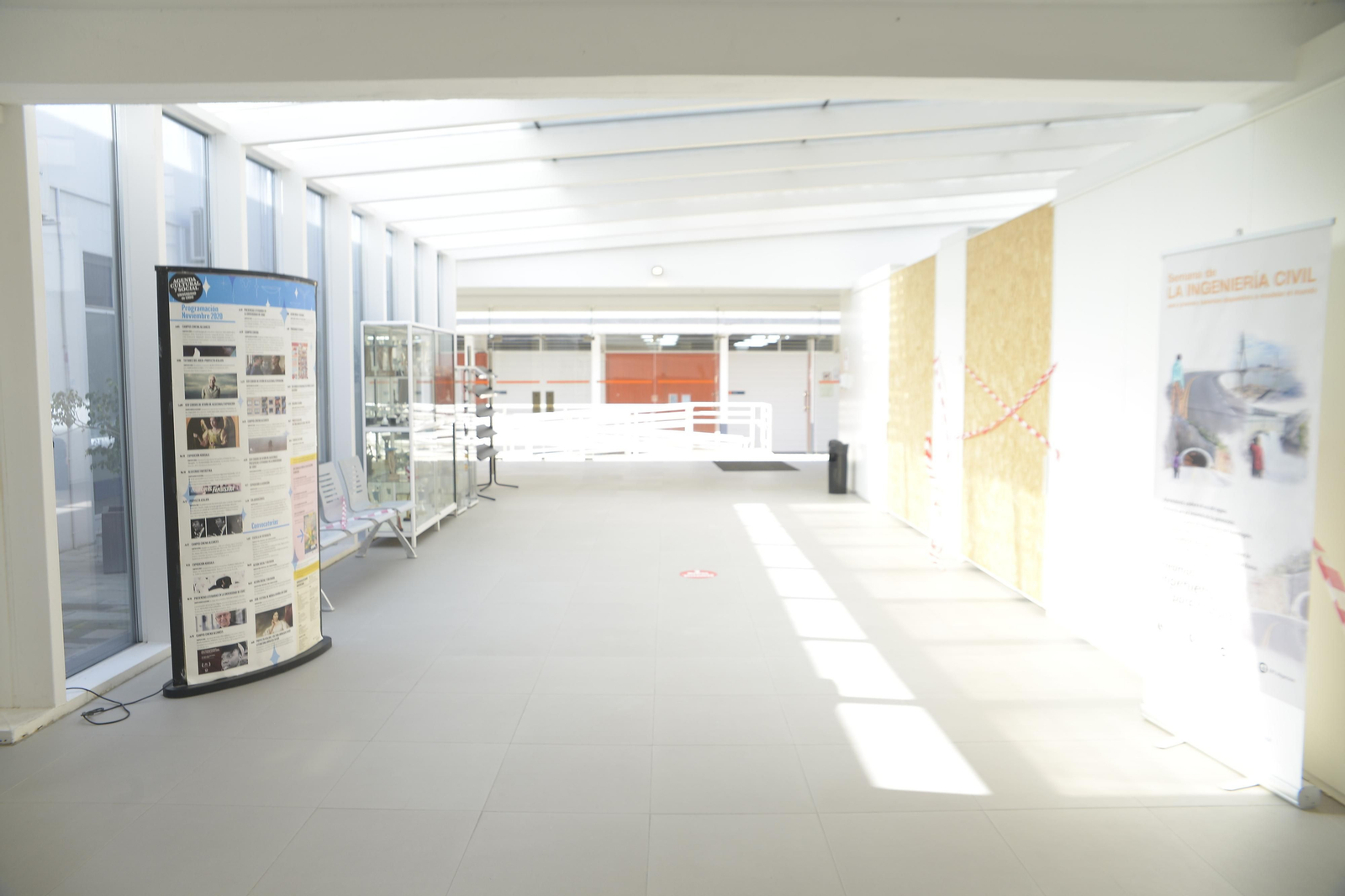 Fotos de las clases de la UCA con las restricciones de la Junta.