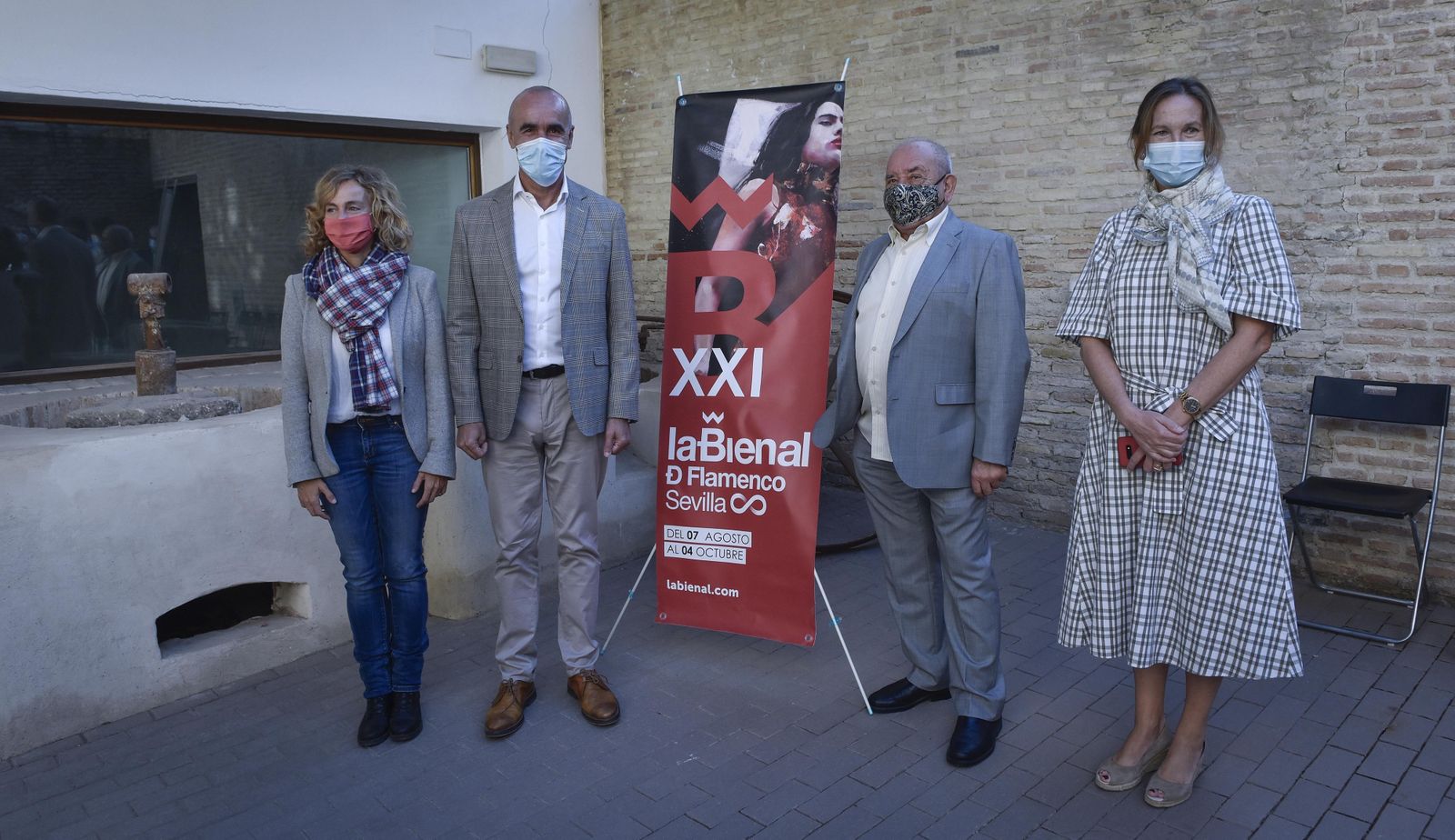 Isabel Ojeda, Antonio Muñoz, Antonio Zoido y María del Mar Sánchez Estrella, en el Centro de Cerámica de Triana.