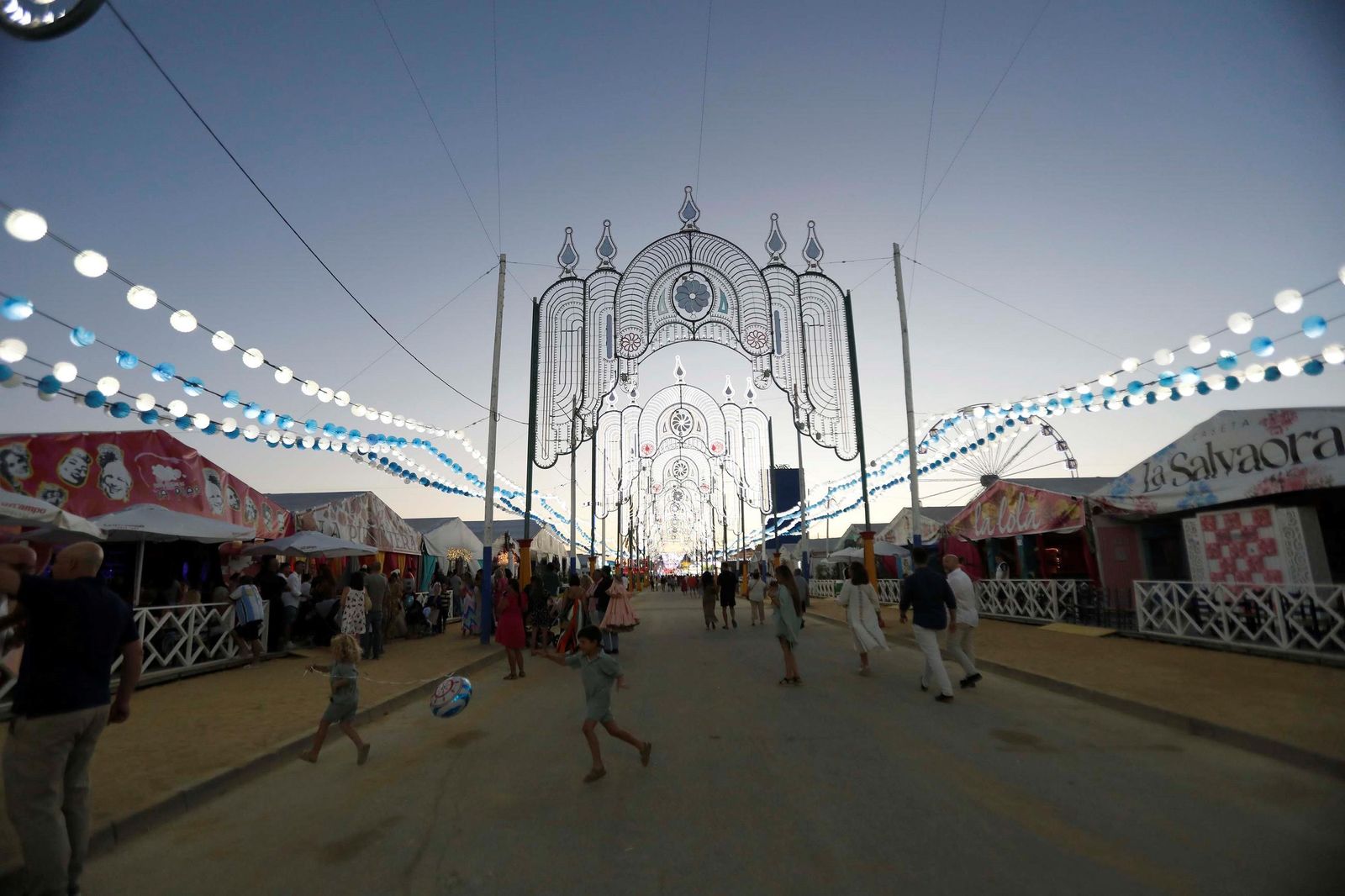 La calle de las casetas de la Feria de La Línea.
