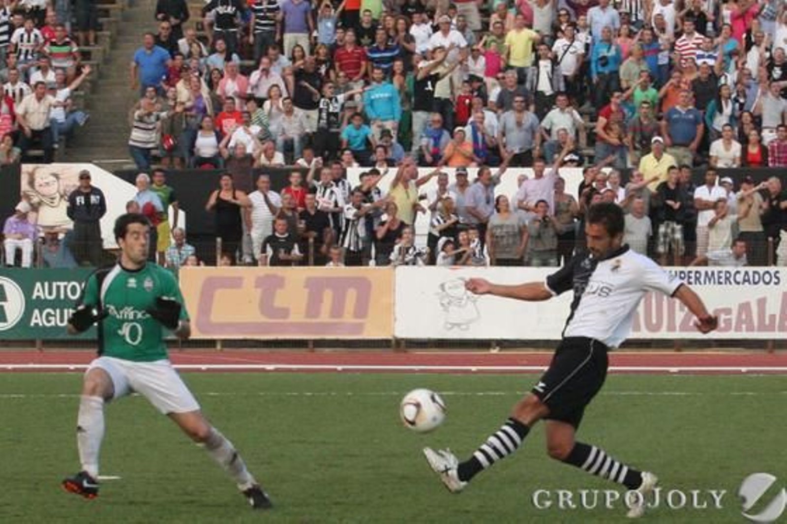 La Balona saca a relucir su calidad para dar un vuelco al resultado con un hombre menos.

Foto: Paco Guerrero