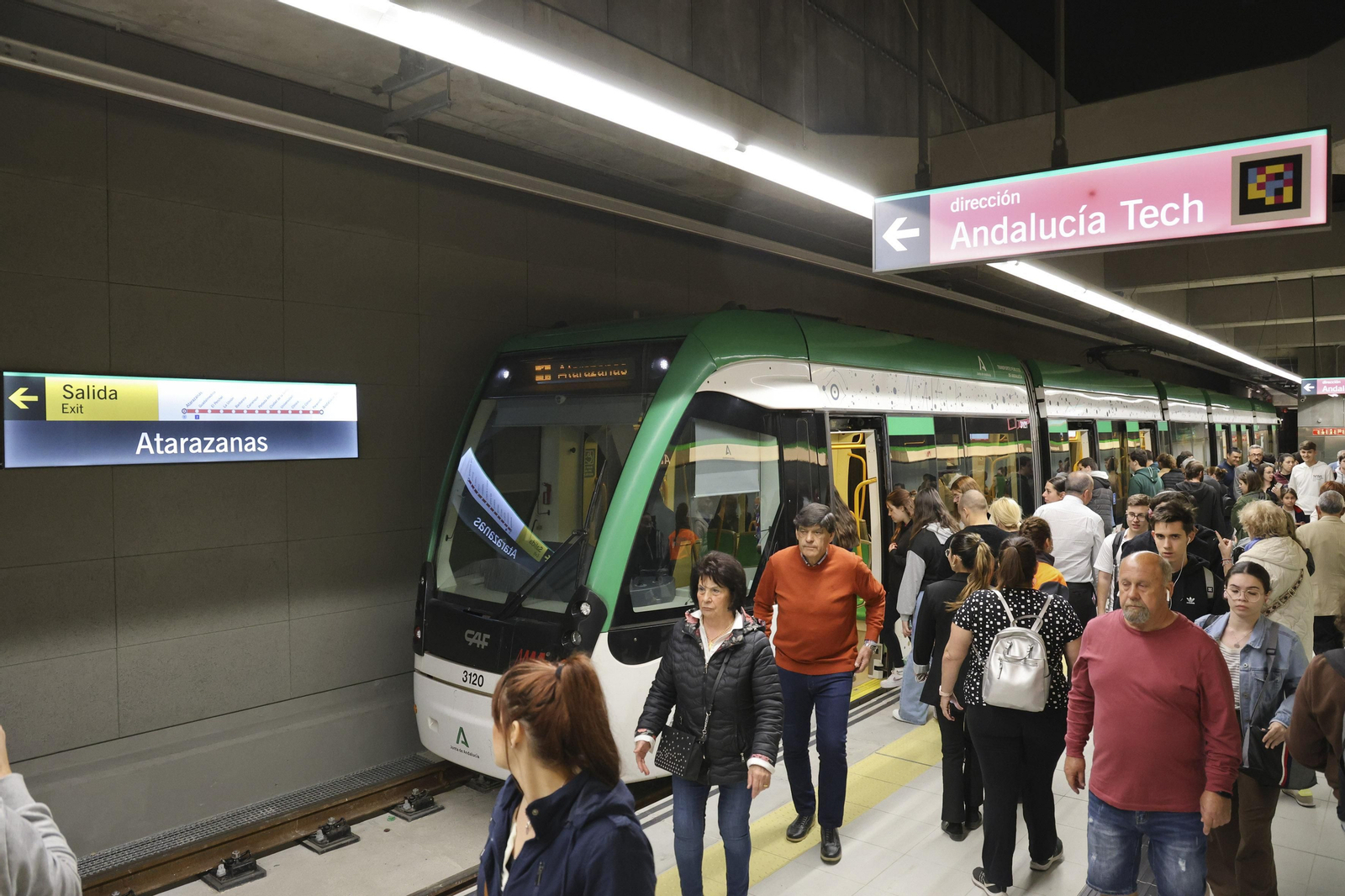 Los primeros trayectos en el Metro de Málaga desde Atarazanas y Guadalmedina, en fotos