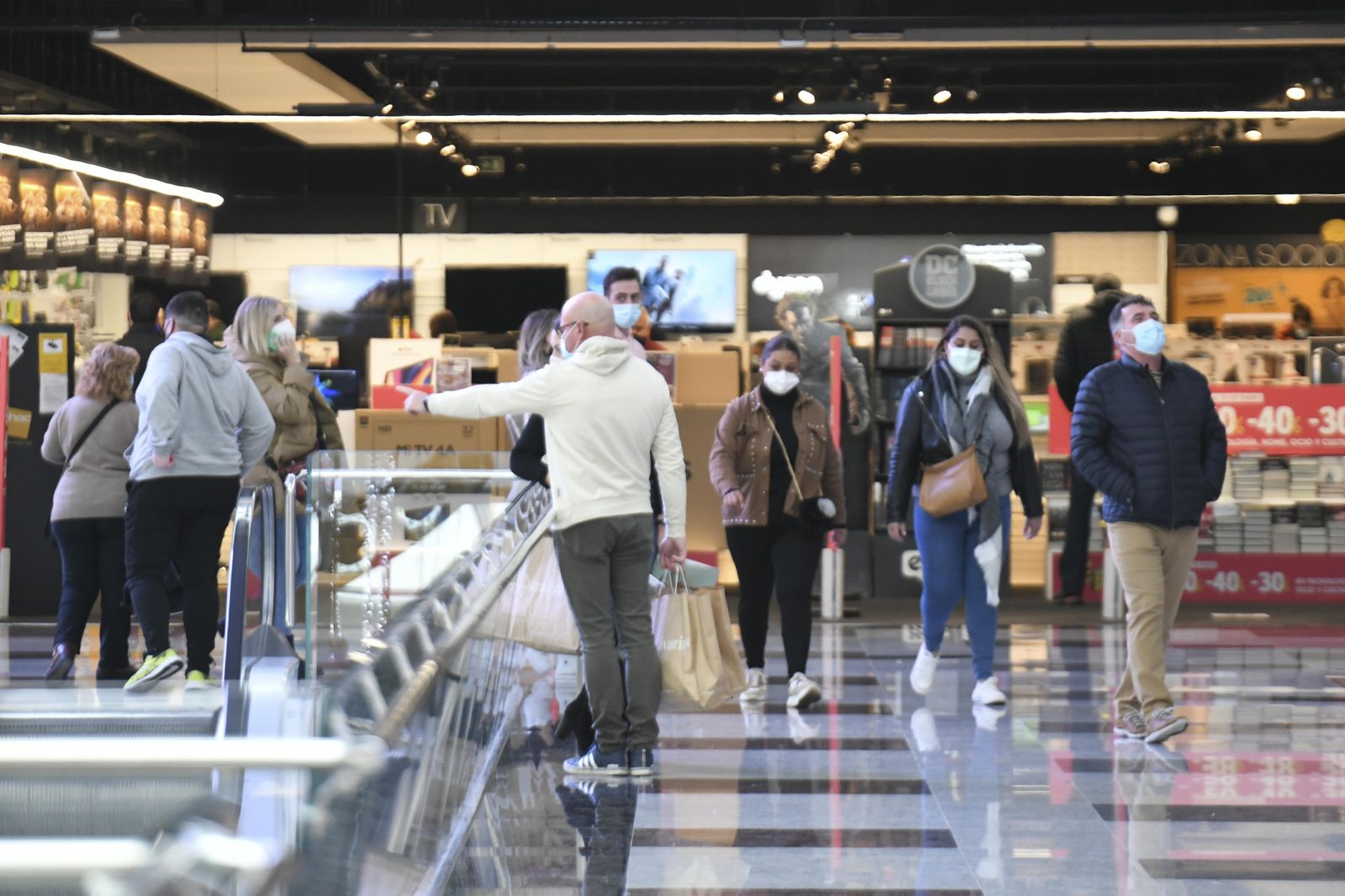 Fotos: las rebajas en el Nevada Shopping de Granada