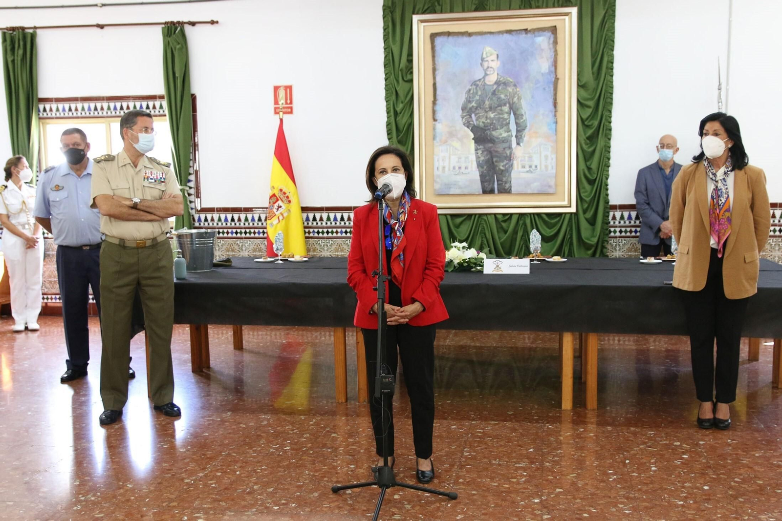 Fotogalería de la ministra de Defensa, Margarita Robles, a La Legión
