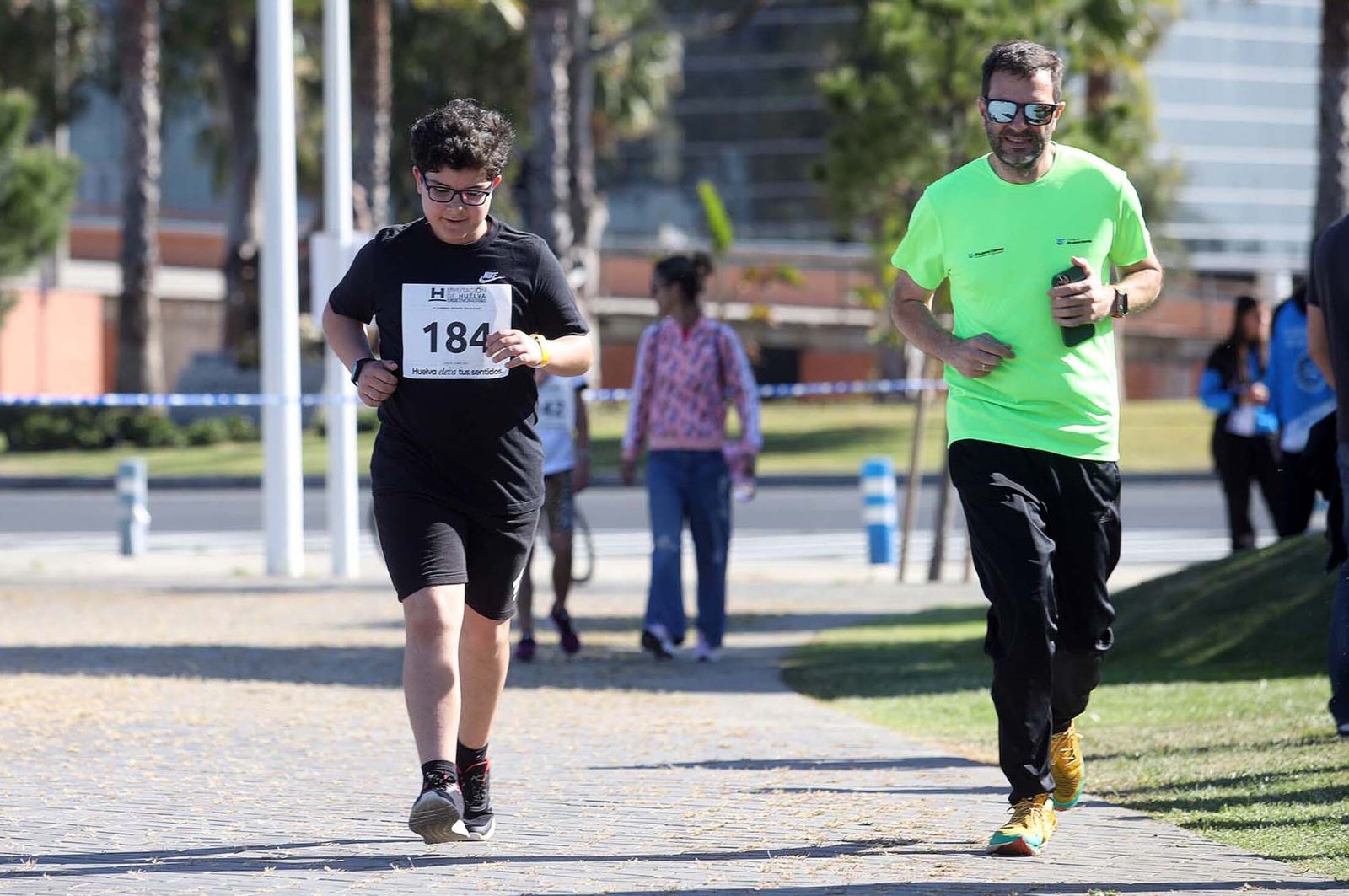 Imágenes de la carrera infantil previa a la "10K Puerta del Descubrimiento"
