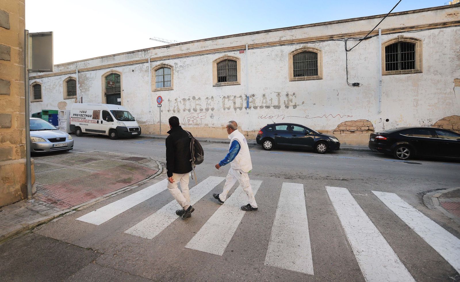 Antiguas bodegas Díez Mérito, a las que se trasladaría el Archivo.