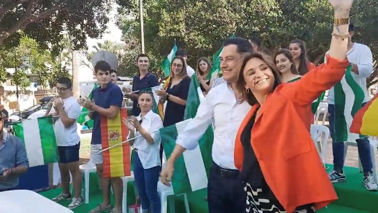 Moreno y la alcaldesa de Torremolinos, Margarita del Cid en un mitin en la localidad