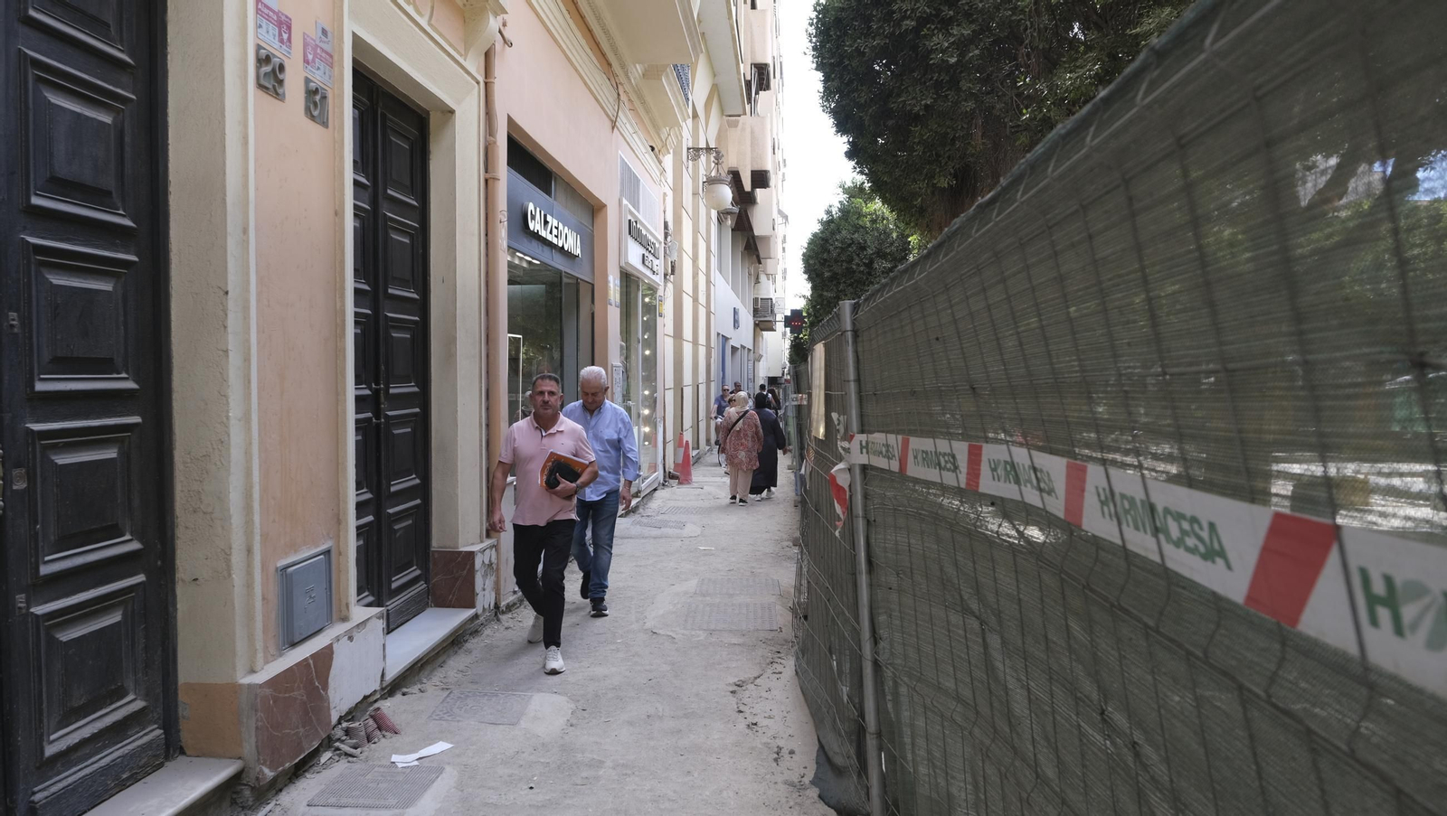 Las obras de peatonalización del Paseo de Almería llegan a la Calle Rueda López, en imágenes