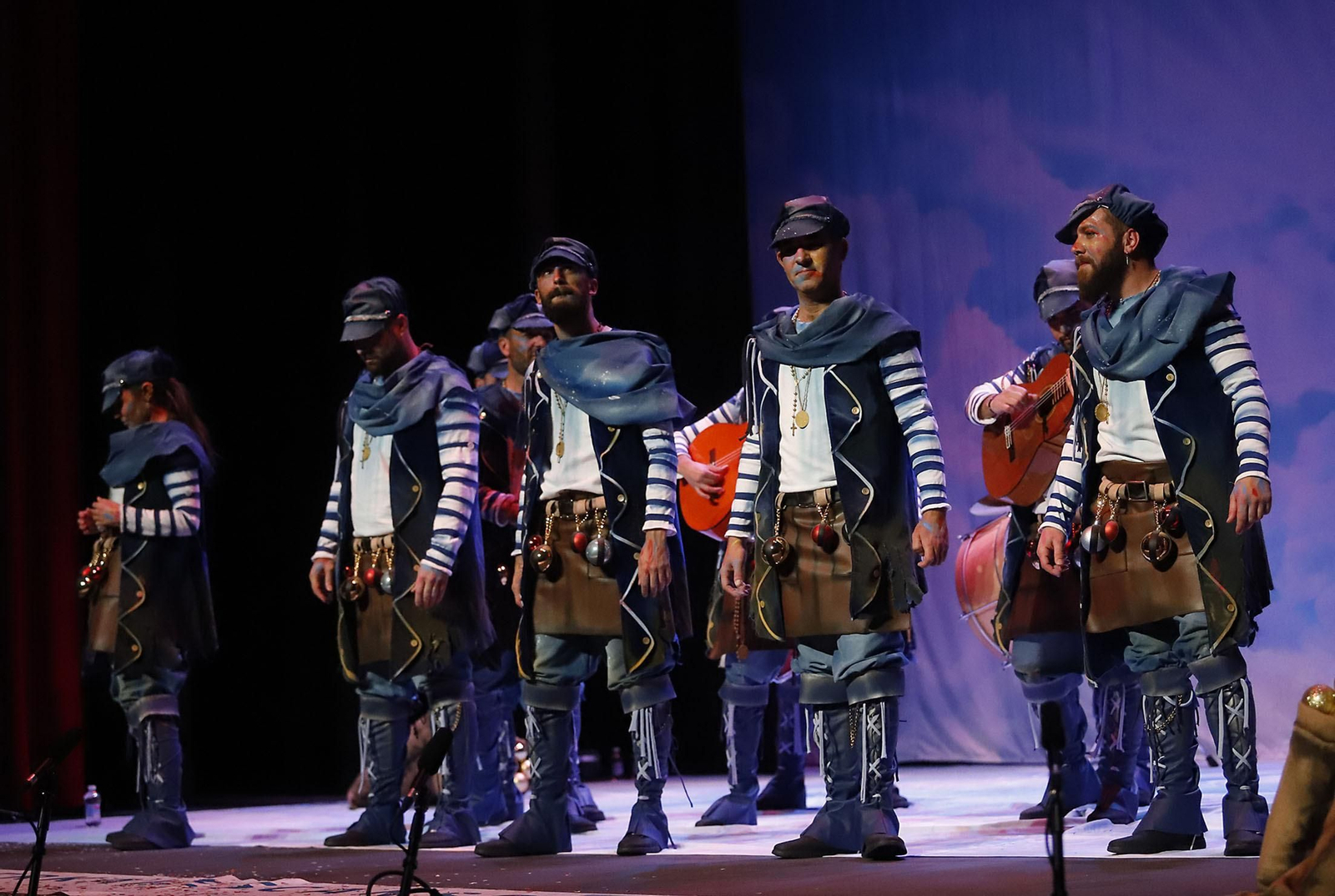 Imágenes de la actuación de la comparsa de Alcalá de Guadaíra Padre Nuestro en el Carnaval Colombino