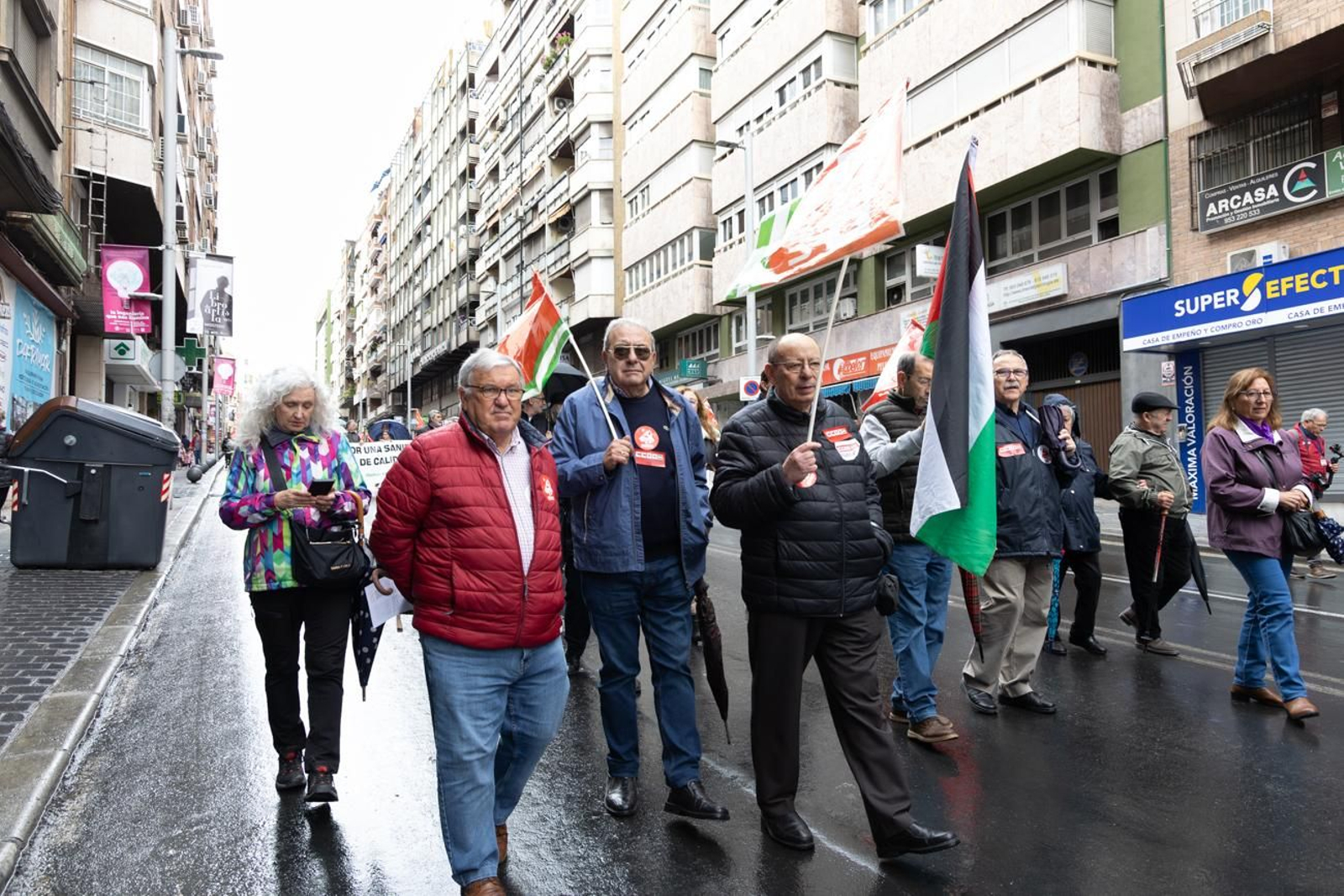 Unas 200 personas han participado en la manifestación por el Día del Trabajo.