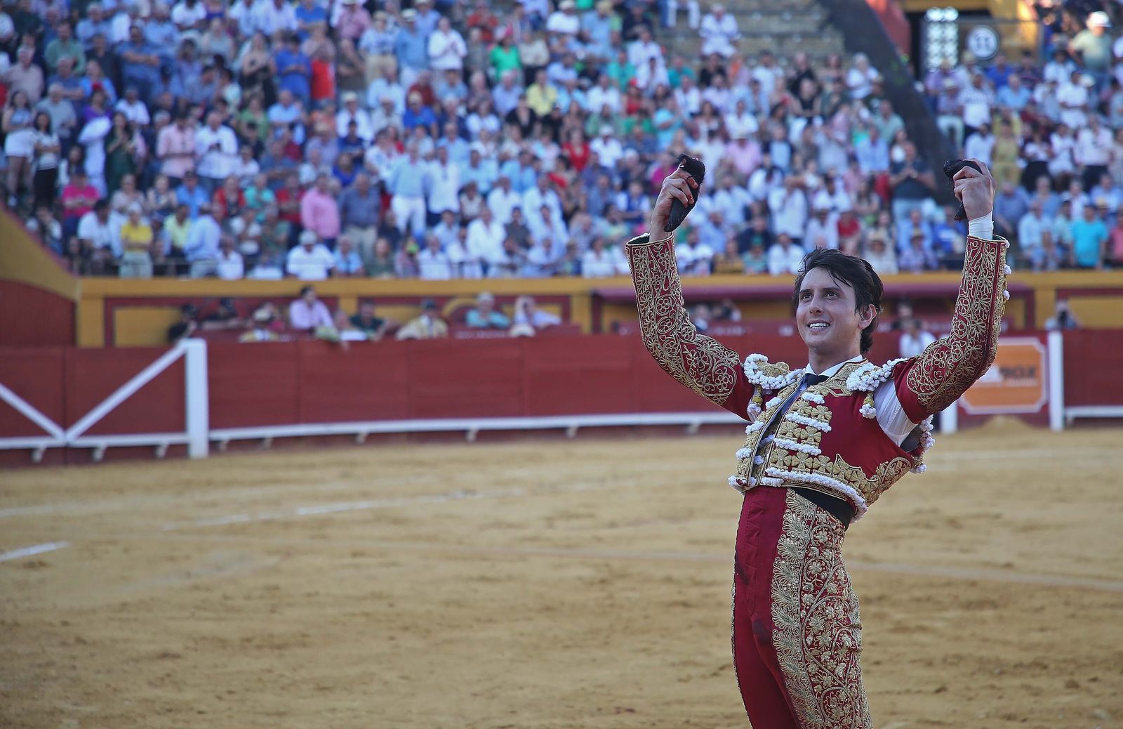 Fotos de la corrida del jueves de la Feria Taurina de Algeciras 2023:  Salvador Vega, Roca Rey y Pablo Aguado