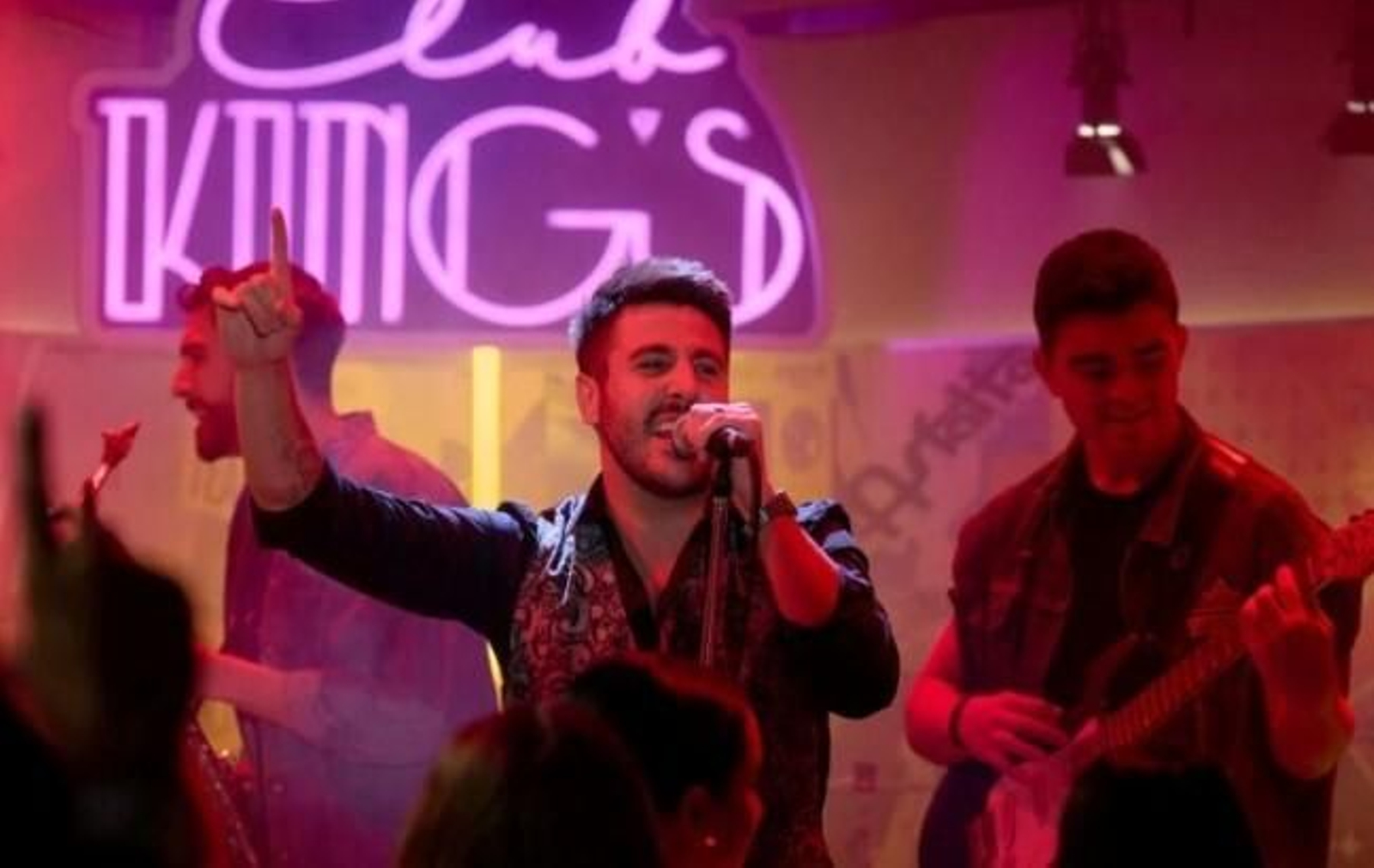 Antonio José ha interpretado la banda sonora de la serie durante su primera incursión como actor Antonio José ha interpretado la banda sonora de la serie durante su primera incursión como actor